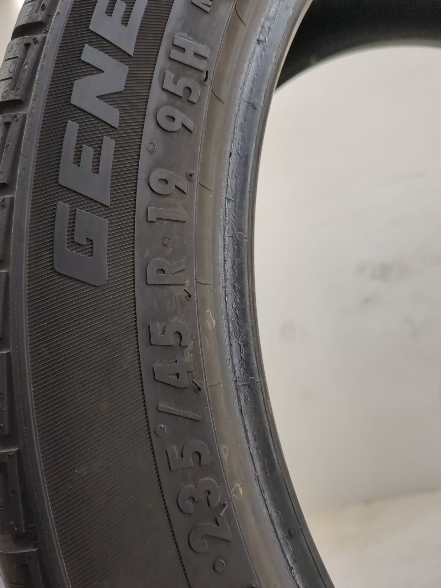 Used Tire 235/45R19 GENERAL ALTIMAX RT45 95H - Tread Depth 8.5/32 - Oemusedautoparts1.com