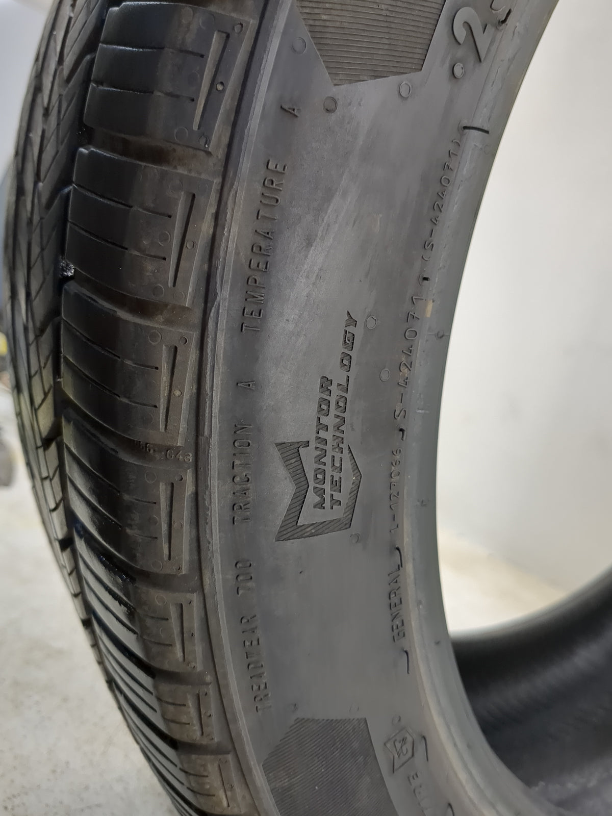 Used Tire 235/45R19 GENERAL ALTIMAX RT45 95H - Tread Depth 8.5/32 - Oemusedautoparts1.com