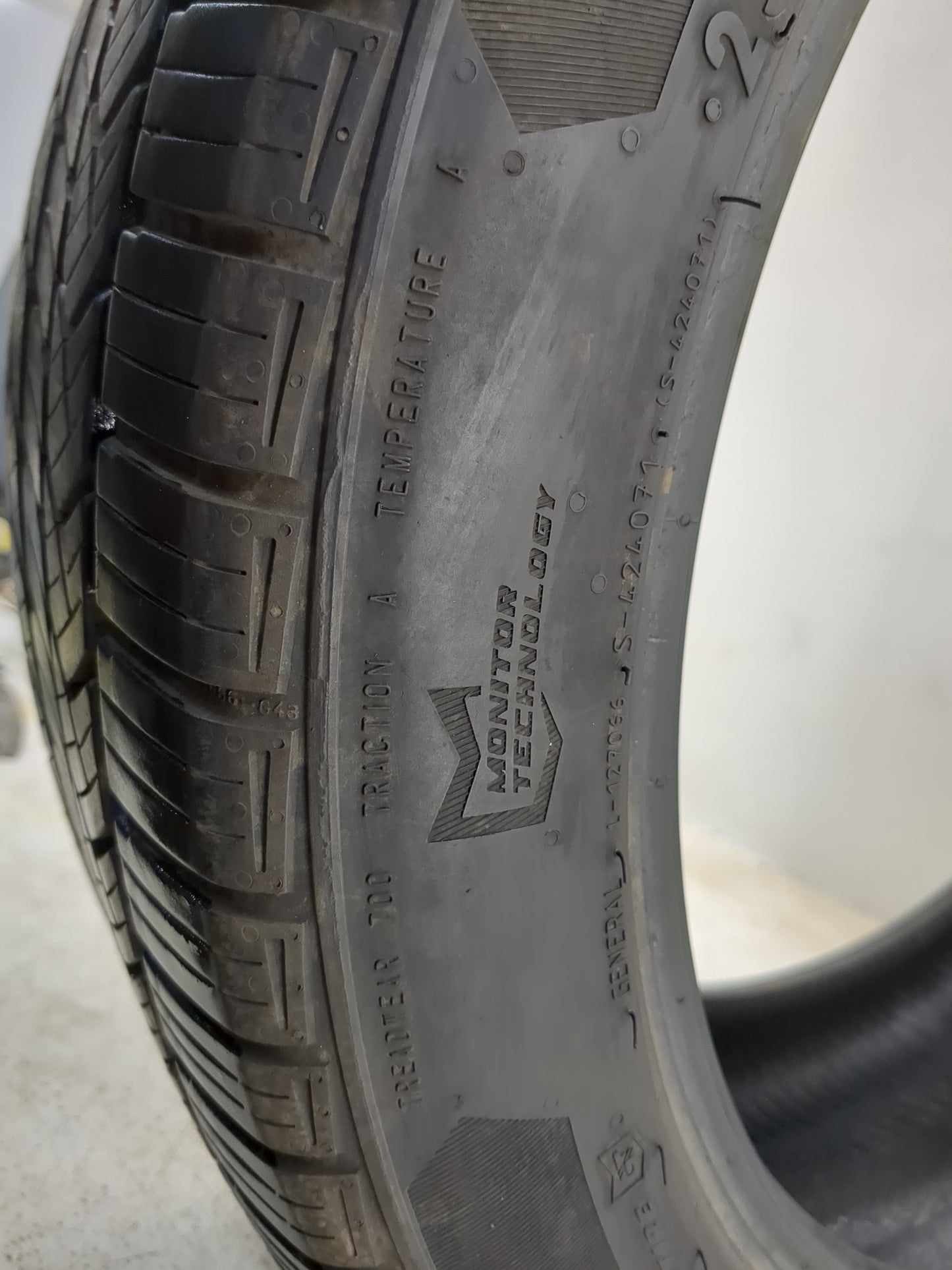 Used Tire 235/45R19 GENERAL ALTIMAX RT45 95H - Tread Depth 8.5/32 - Oemusedautoparts1.com