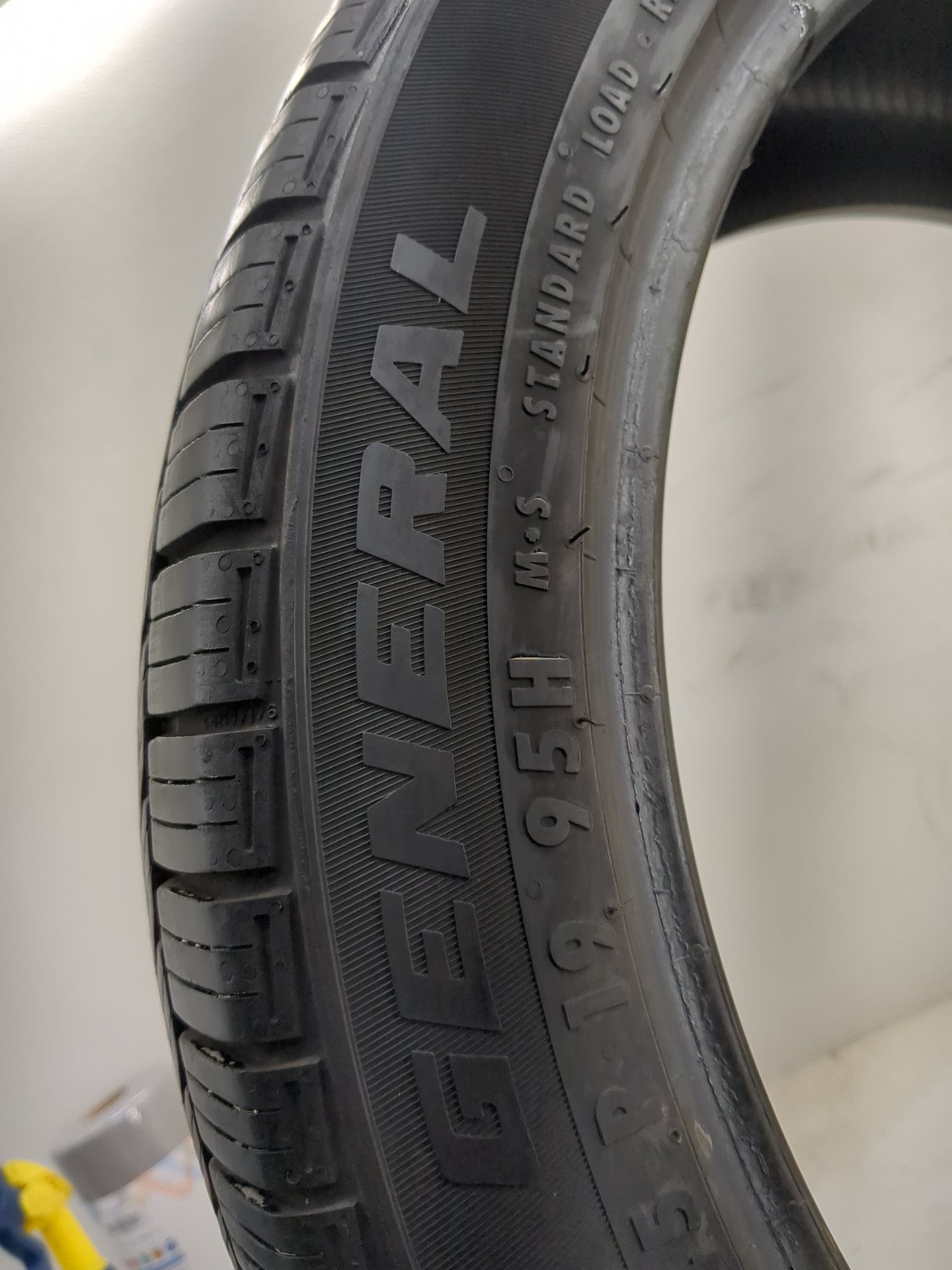 Used Tire 235/45R19 GENERAL ALTIMAX RT45 95H - Tread Depth 8.5/32 - Oemusedautoparts1.com