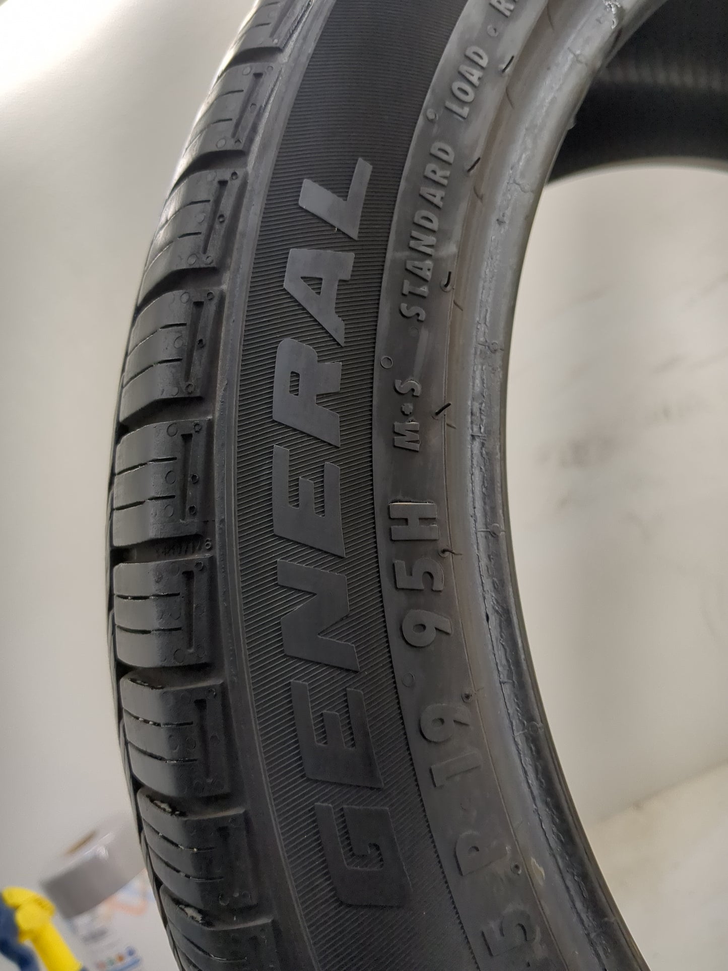Used Tire 235/45R19 GENERAL ALTIMAX RT45 95H - Tread Depth 8.5/32 - Oemusedautoparts1.com