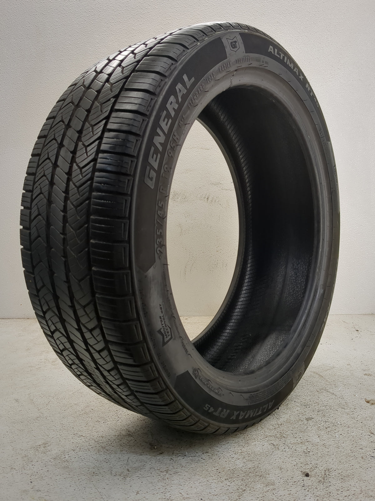 Used Tire 235/45R19 GENERAL ALTIMAX RT45 95H - Tread Depth 8.5/32 - Oemusedautoparts1.com