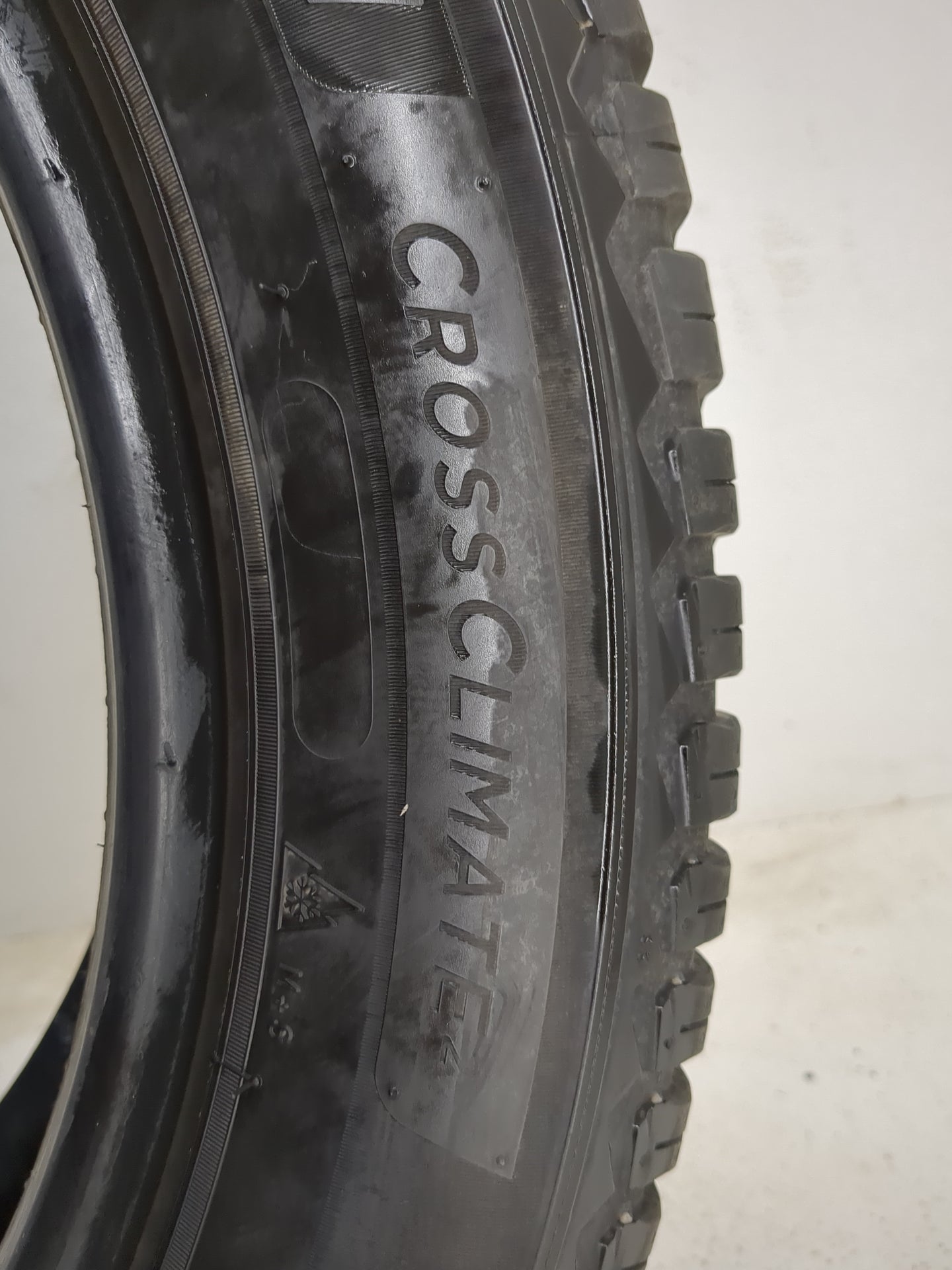 Used Tire 225/55R19 MICHELIN CROSSCLIMATE2 99V - Tread Depth 9/32 - Oemusedautoparts1.com