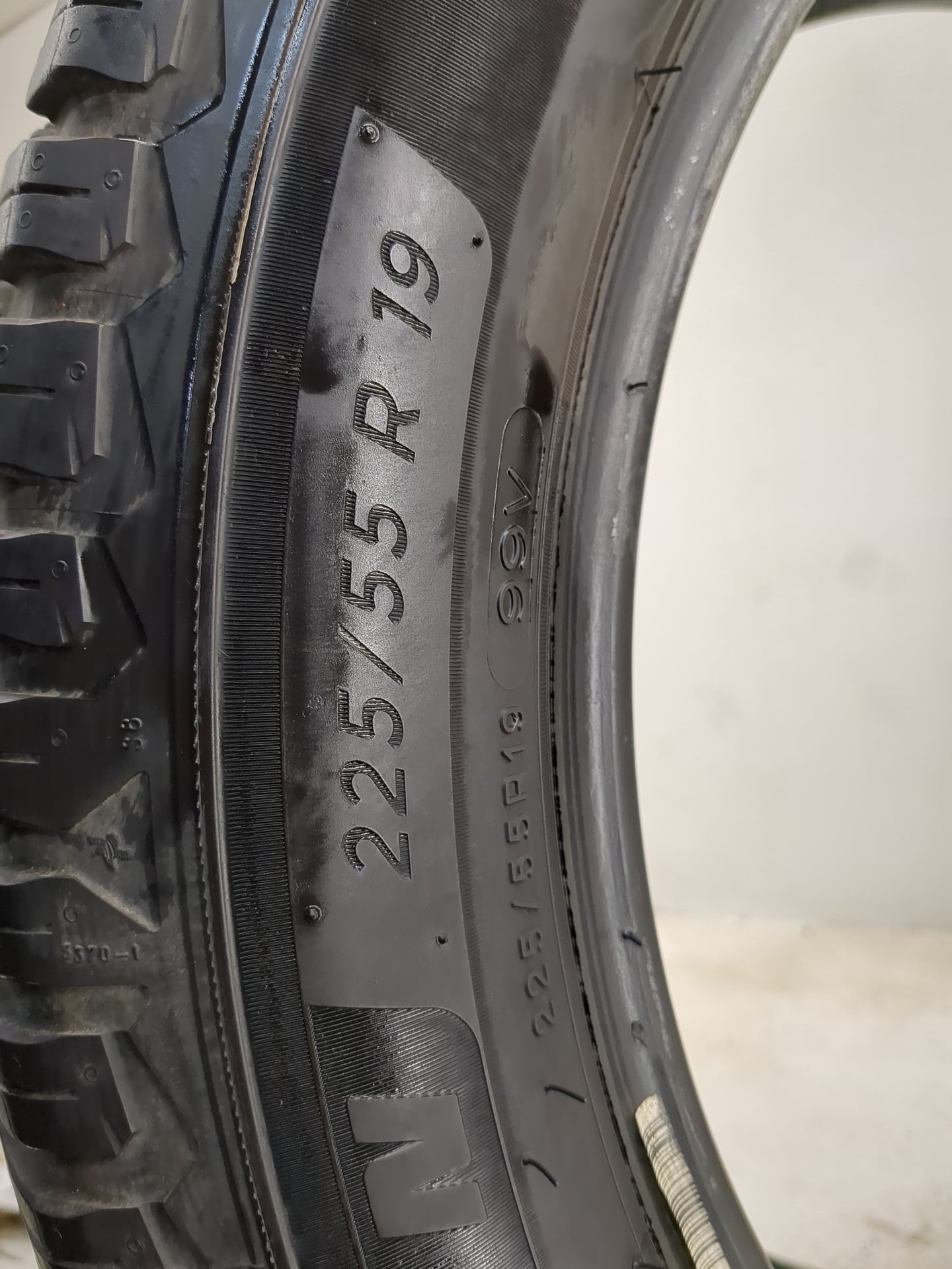 Used Tire 225/55R19 MICHELIN CROSSCLIMATE2 99V - Tread Depth 9/32 - Oemusedautoparts1.com