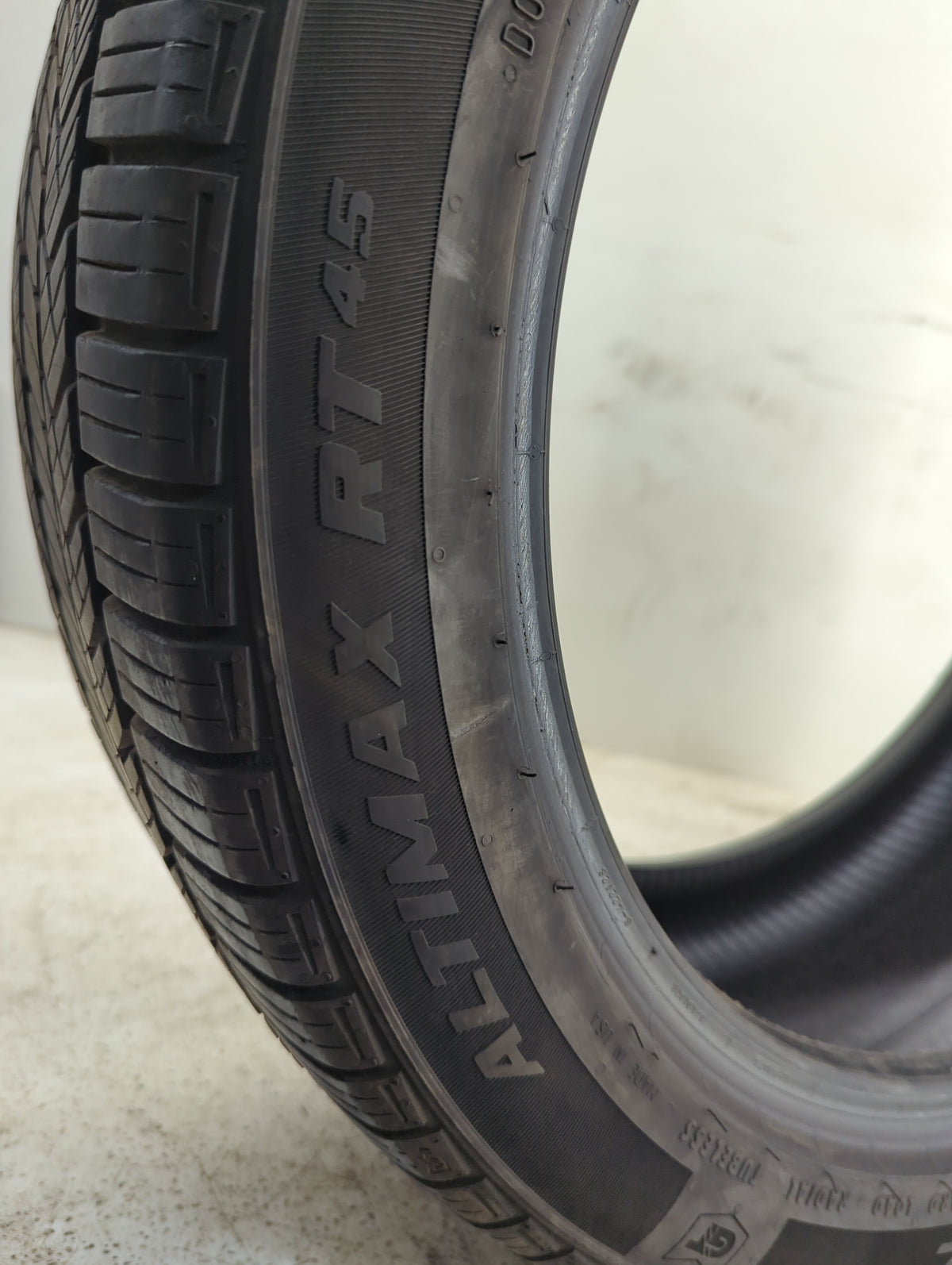 Used Tire 235/45R19 GENERAL ALTIMAX RT45 95H - Tread Depth 8/32 - Oemusedautoparts1.com