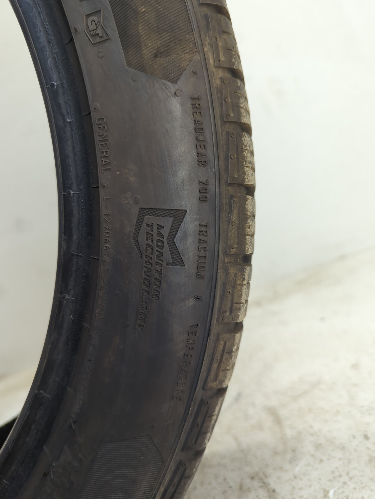 Used Tire 235/45R19 GENERAL ALTIMAX RT45 95H - Tread Depth 8/32 - Oemusedautoparts1.com