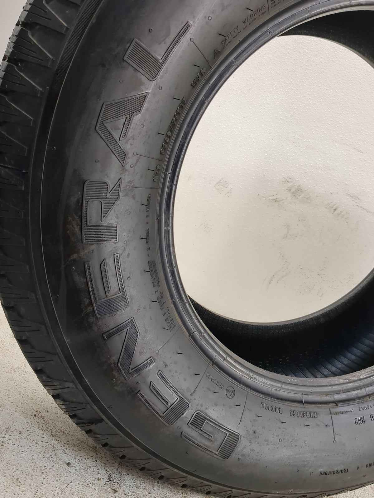 Used Tire P265/70R17 GENERAL AMERITRAC 113H - Tread Depth 15/32 - Oemusedautoparts1.com