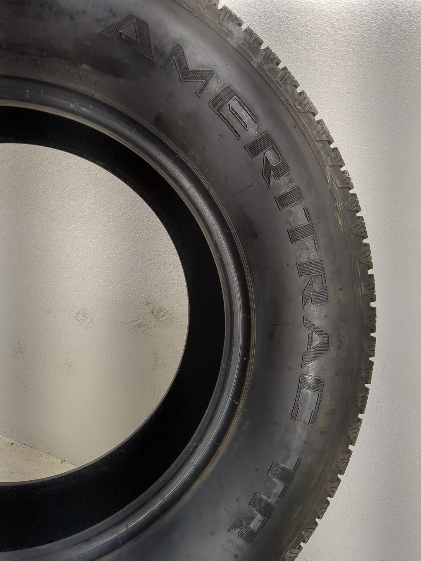 Used Tire P265/70R17 GENERAL AMERITRAC 113H - Tread Depth 15/32 - Oemusedautoparts1.com