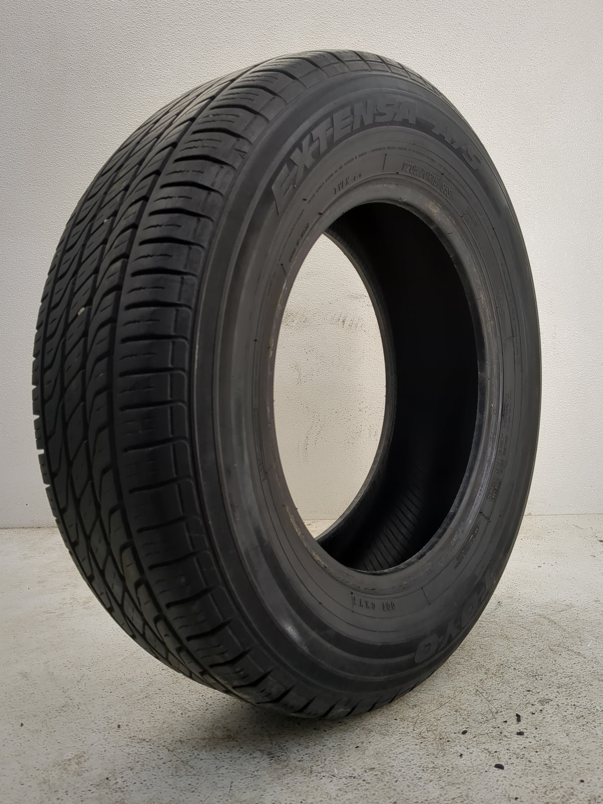 Used Tire P205/70R15 TOYO EXTENSA 95S - Tread Depth 9.5/32 - Oemusedautoparts1.com