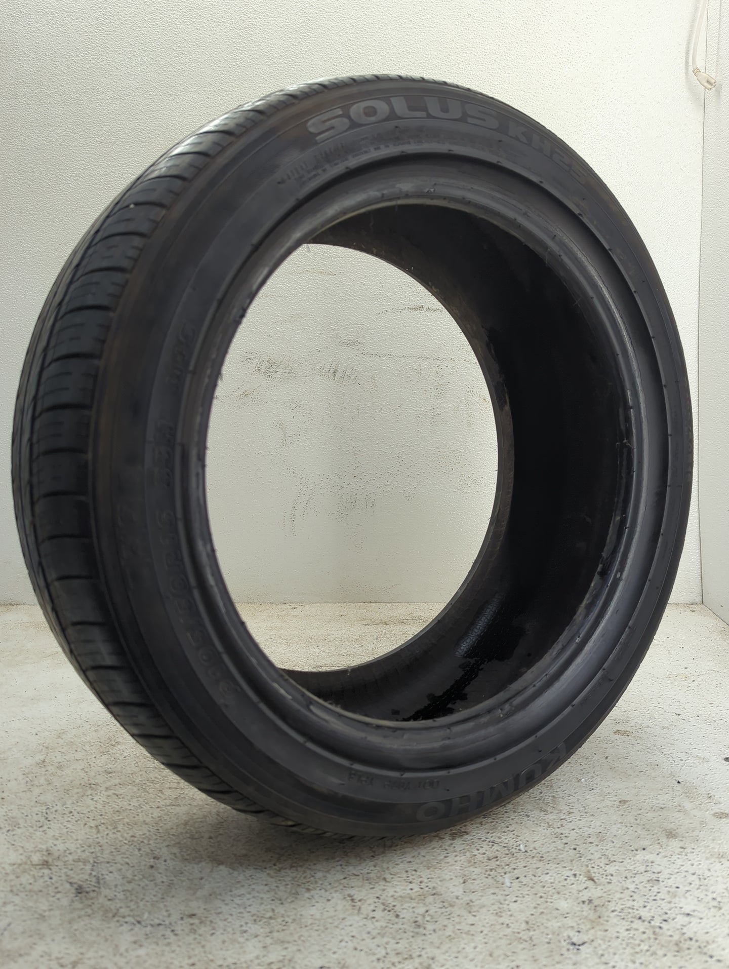 Used Tire 195/50R16 KUMHO SOLUCE KH25 83H - Tread Depth 9.5/32 - Oemusedautoparts1.com