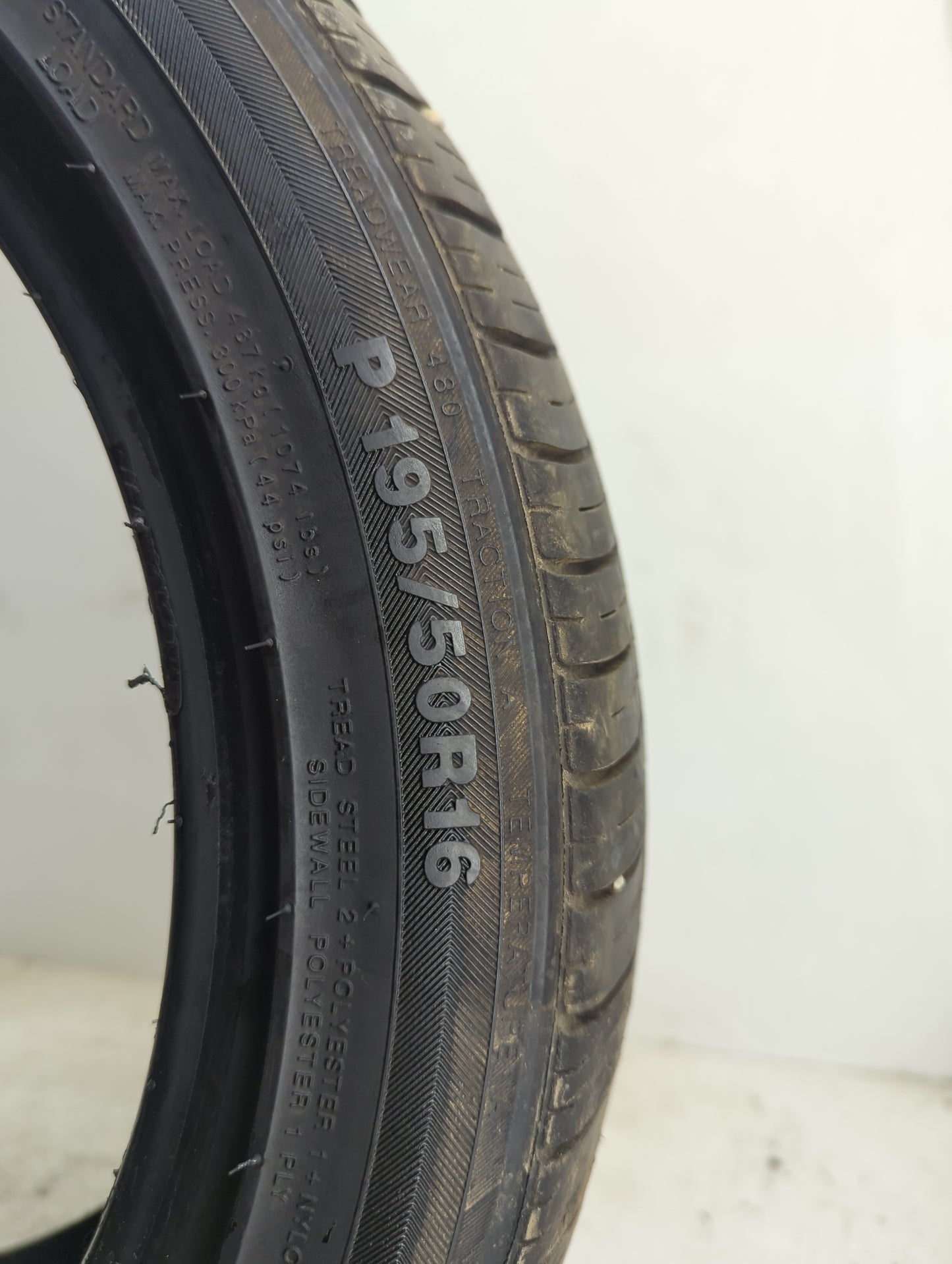 Used Tire 195/50R16 KUMHO SOLUCE KH25 83H - Tread Depth 9.5/32 - Oemusedautoparts1.com