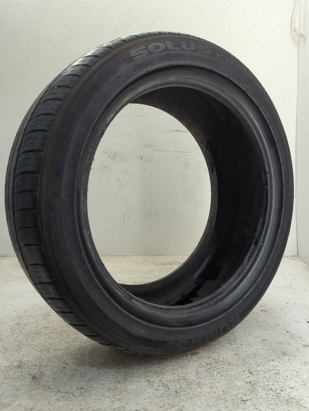 Used Tire 195/50R16 KUMHO SOLUCE KH25 83H - Tread Depth 9.5/32 - Oemusedautoparts1.com