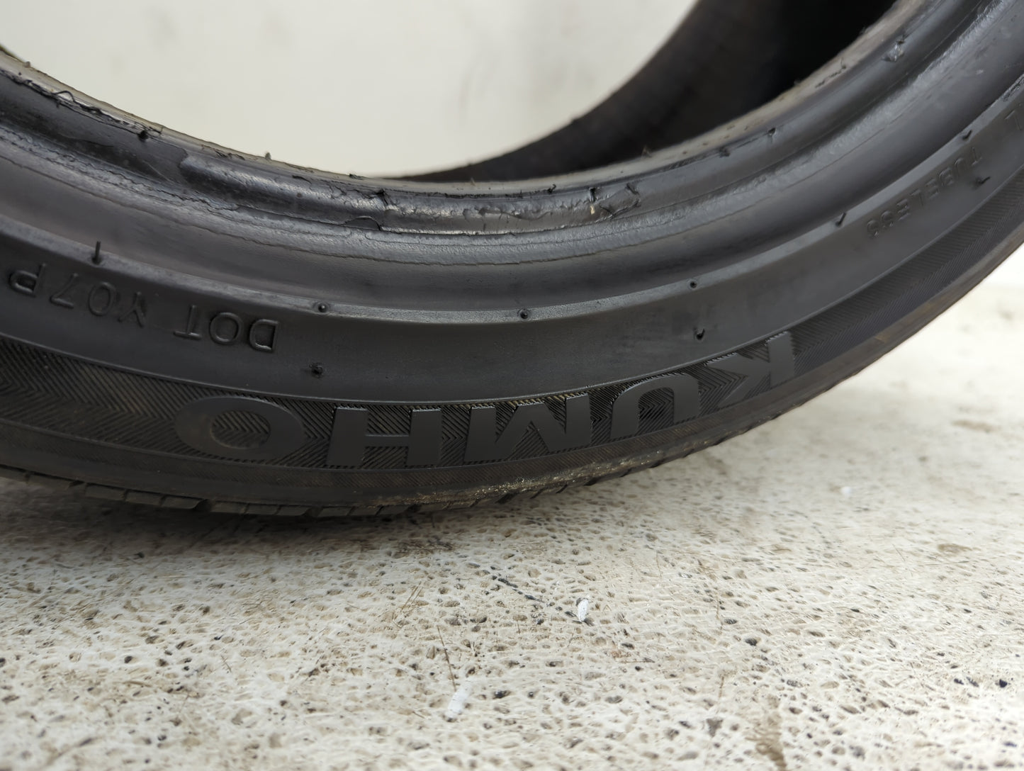 Used Tire 195/50R16 KUMHO SOLUCE KH25 83H - Tread Depth 9.5/32 - Oemusedautoparts1.com