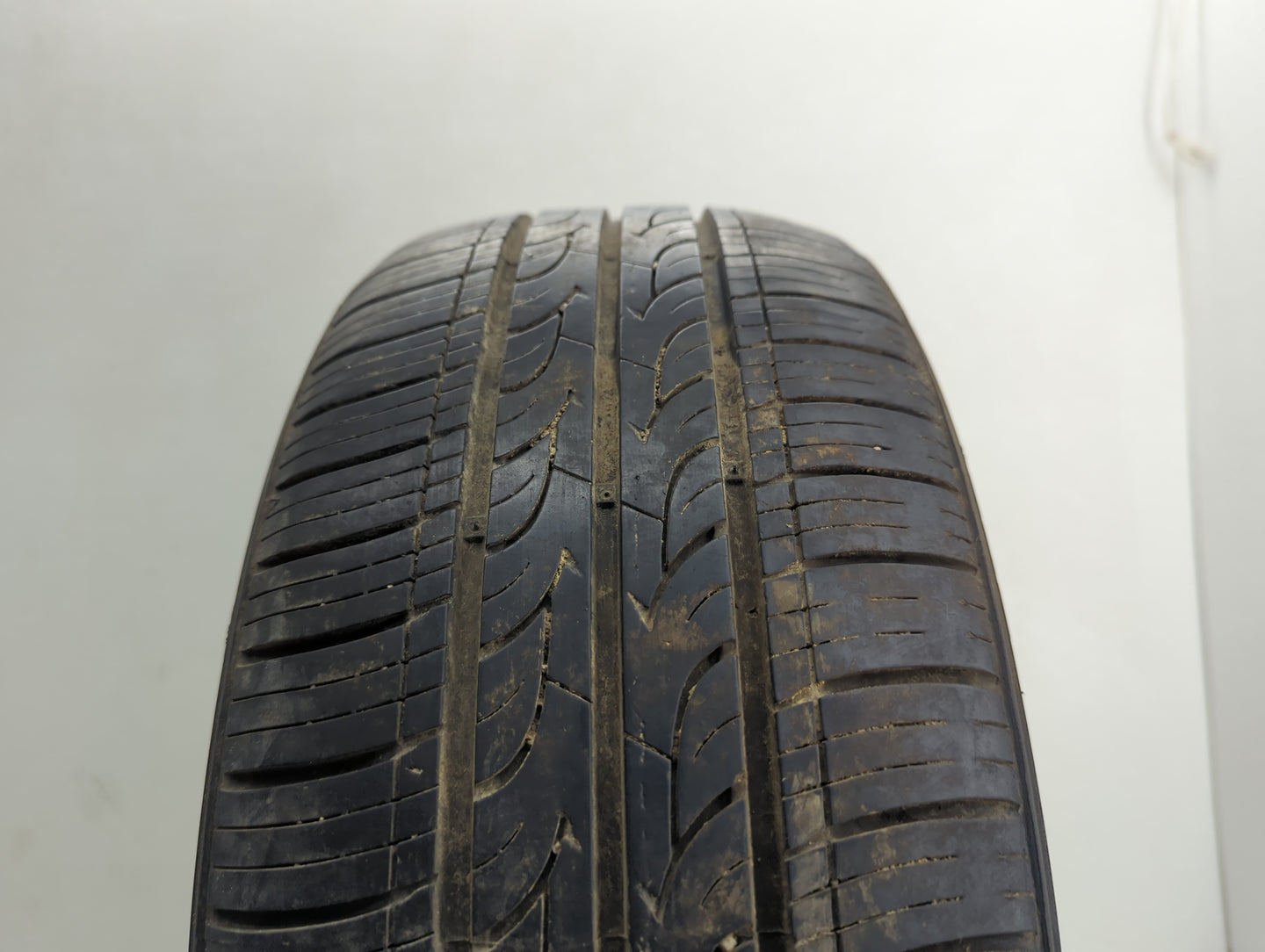 Used Tire 195/50R16 KUMHO SOLUCE KH25 83H - Tread Depth 9.5/32 - Oemusedautoparts1.com