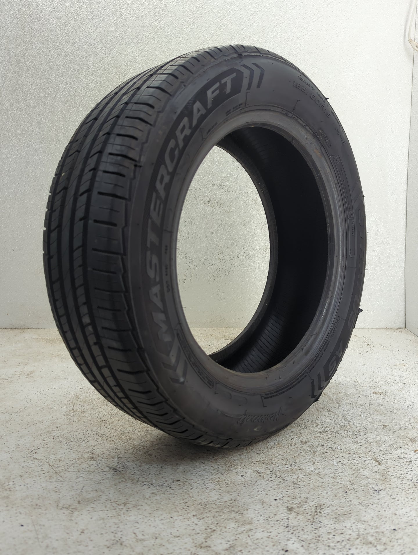 Used Tire 185/60R15 MASTERCRAFT STRATUS AS 84H - Tread Depth 9/32 - Oemusedautoparts1.com