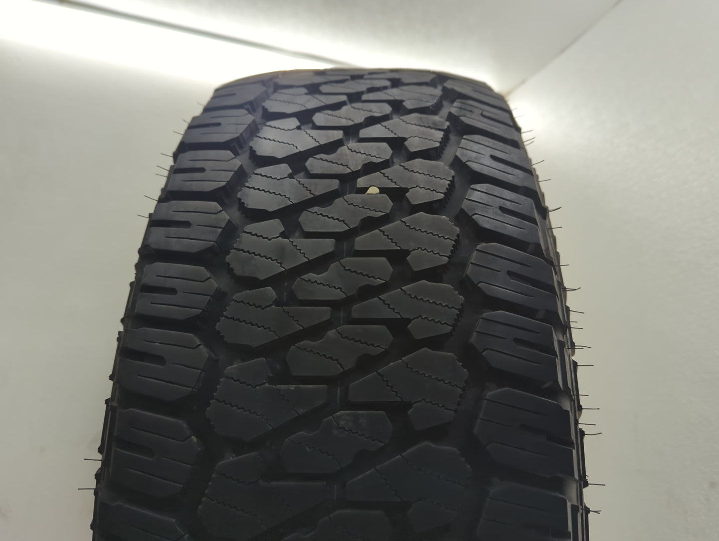 Used Tire LT285/65R18 FIRESTONE DESTINATION X/T 125/122R - Tread Depth 11.5/32 - Oemusedautoparts1.com