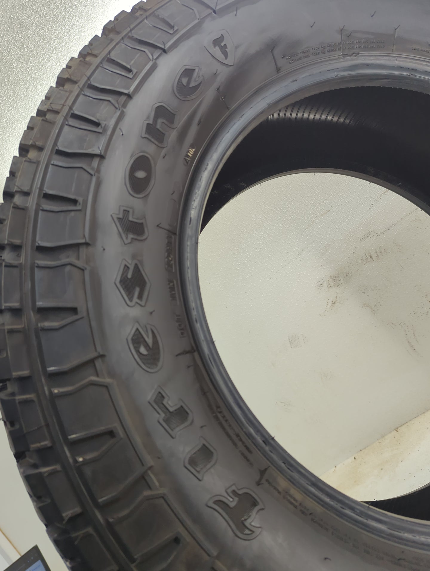 Used Tire LT285/65R18 FIRESTONE DESTINATION X/T 125/122R - Tread Depth 11.5/32 - Oemusedautoparts1.com