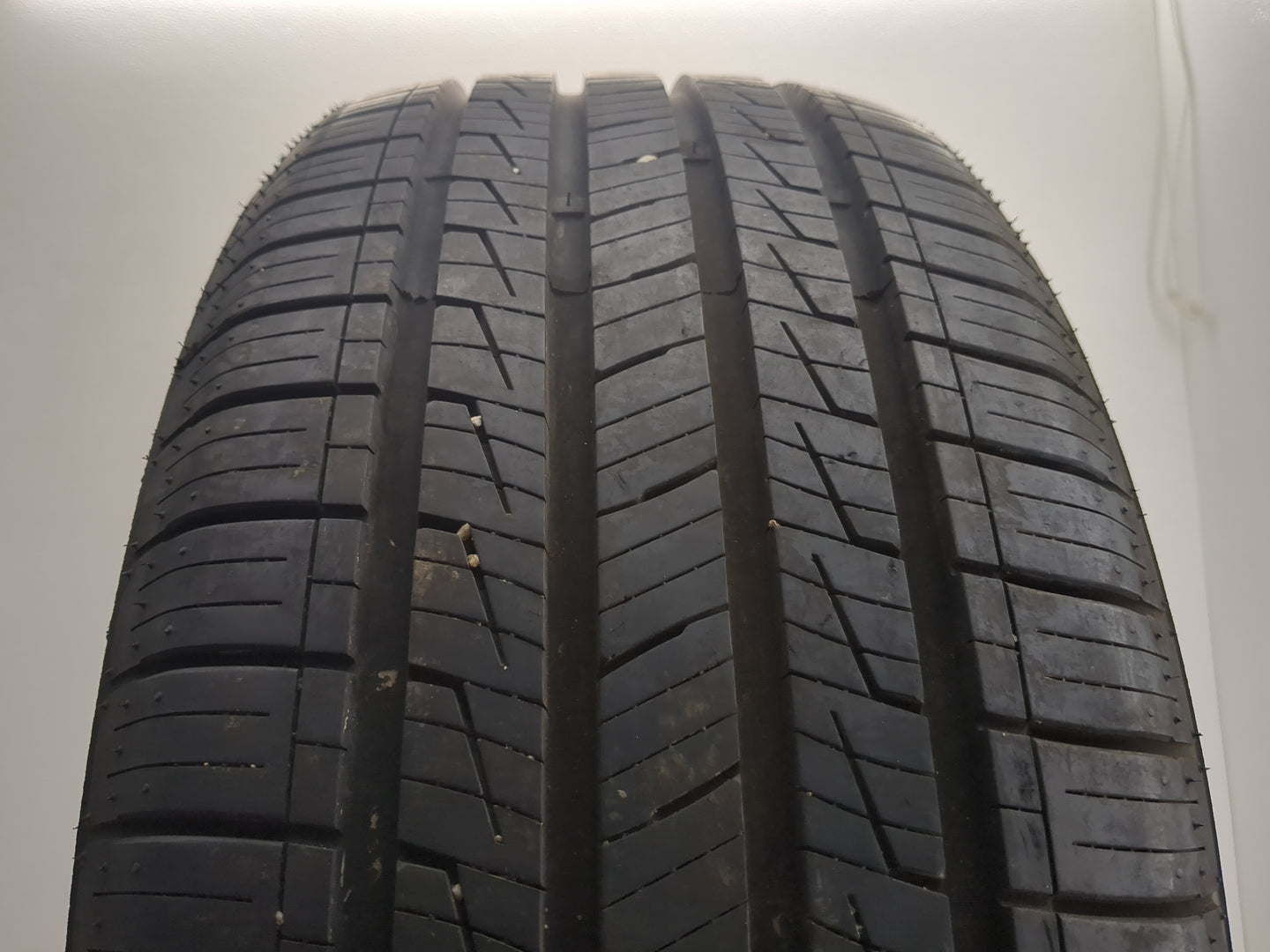 Used Tire 235/55R17 IRONHEAD REFLEX IHO1 99H - Tread Depth 10/32 - Oemusedautoparts1.com