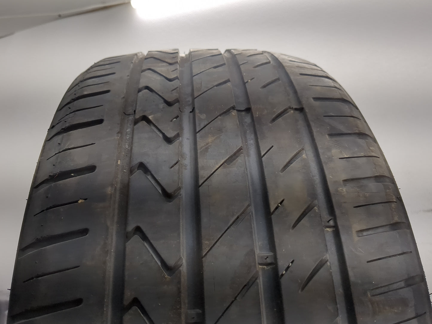 Used Tire 255/30ZP22 LEXANI LX-TWENTY 95W - Tread Depth 8/32 - Oemusedautoparts1.com