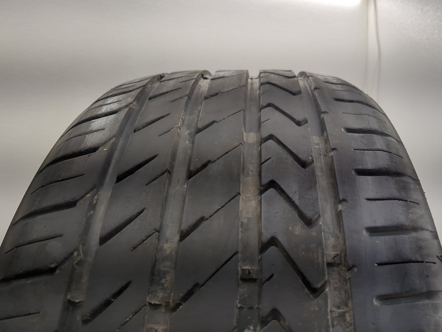 Used Tire 255/30ZP22 LEXANI LX-TWENTY 95W - Tread Depth 8/32 - Oemusedautoparts1.com