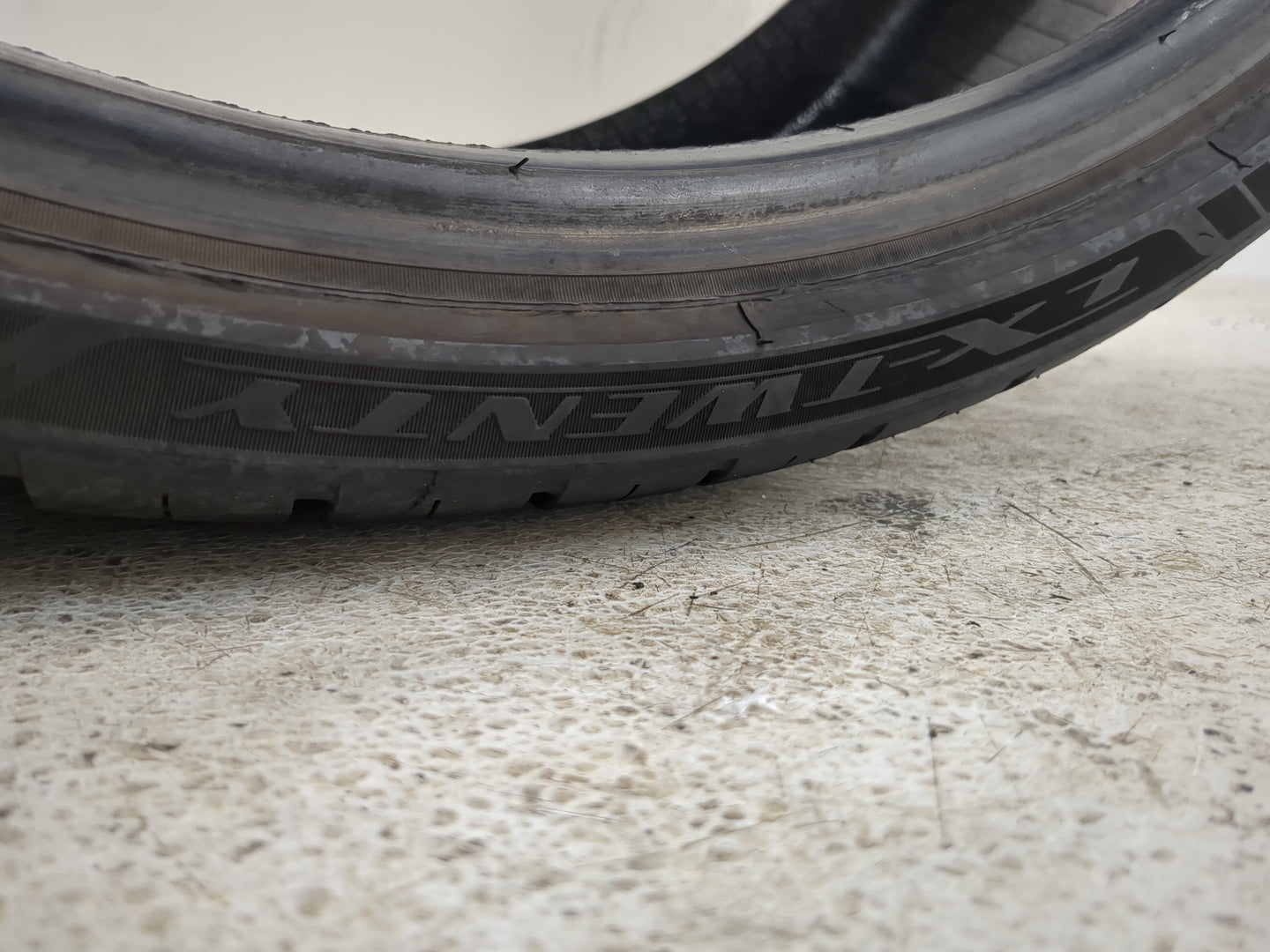 Used Tire 255/30ZP22 LEXANI LX-TWENTY 95W - Tread Depth 8/32 - Oemusedautoparts1.com