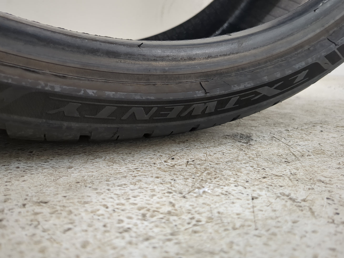 Used Tire 255/30ZP22 LEXANI LX-TWENTY 95W - Tread Depth 8/32 - Oemusedautoparts1.com