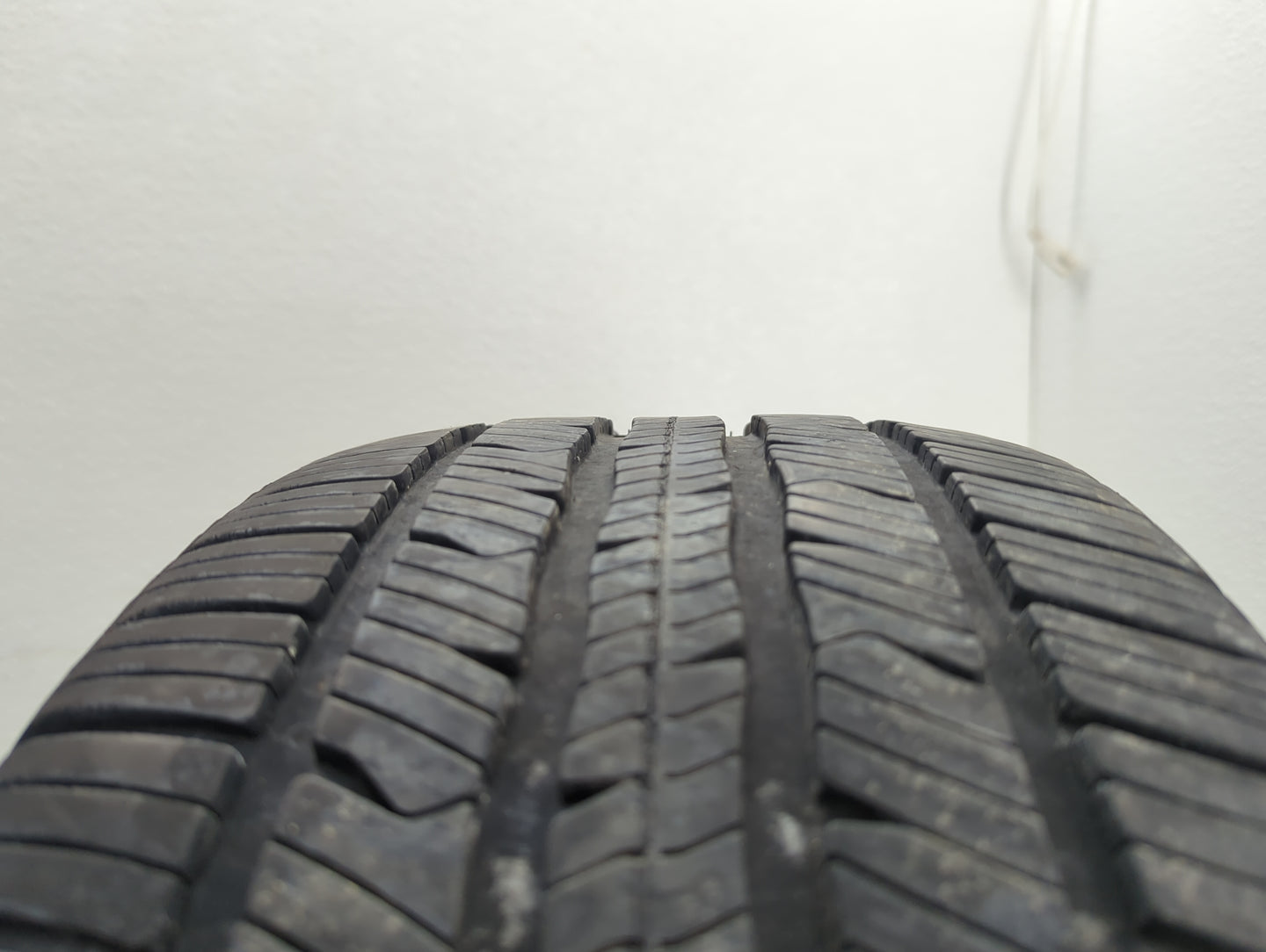 Used Tire 225/50R17 BFGOODRICH ADVANTAGE CONTROL 94V - Tread Depth 9/32 - Oemusedautoparts1.com