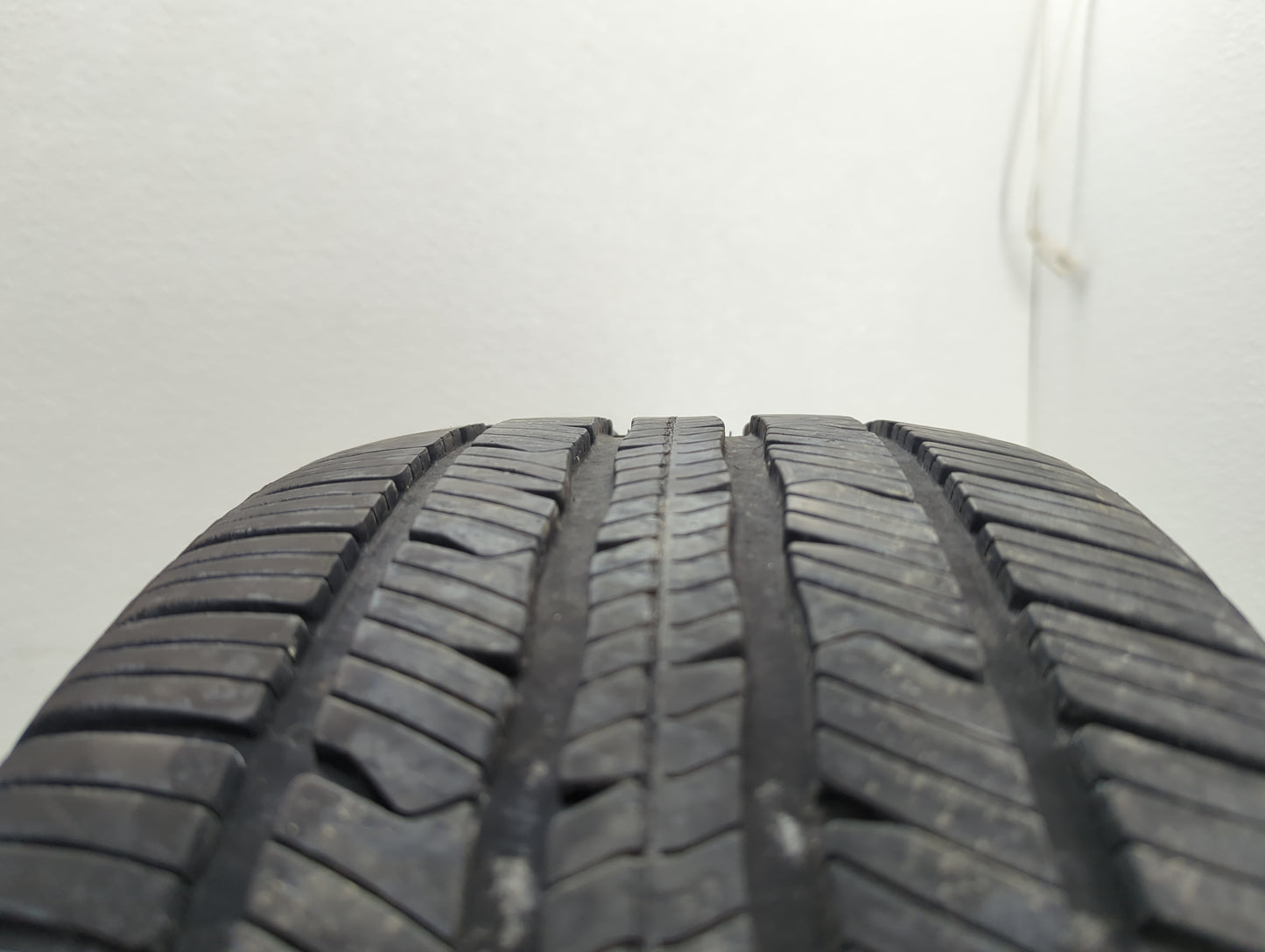 Used Tire 225/50R17 BFGOODRICH ADVANTAGE CONTROL 94V - Tread Depth 9/32 - Oemusedautoparts1.com