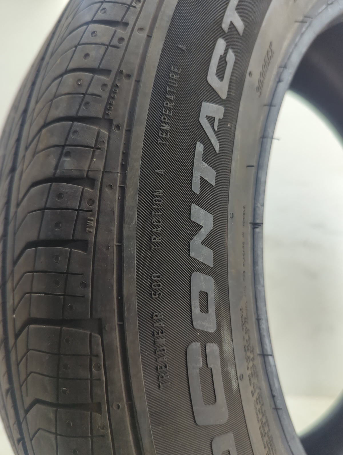 Used Tire 225/60R18 CONTINENTAL PROCONTRACT TX 100H - Tread Depth 7/32 - Oemusedautoparts1.com