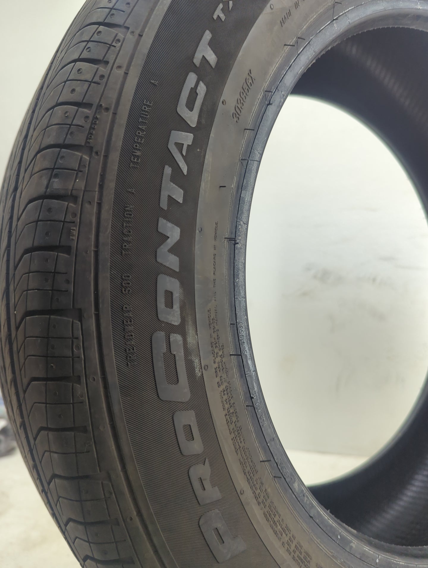 Used Tire 225/60R18 CONTINENTAL PROCONTRACT TX 100H - Tread Depth 7/32 - Oemusedautoparts1.com