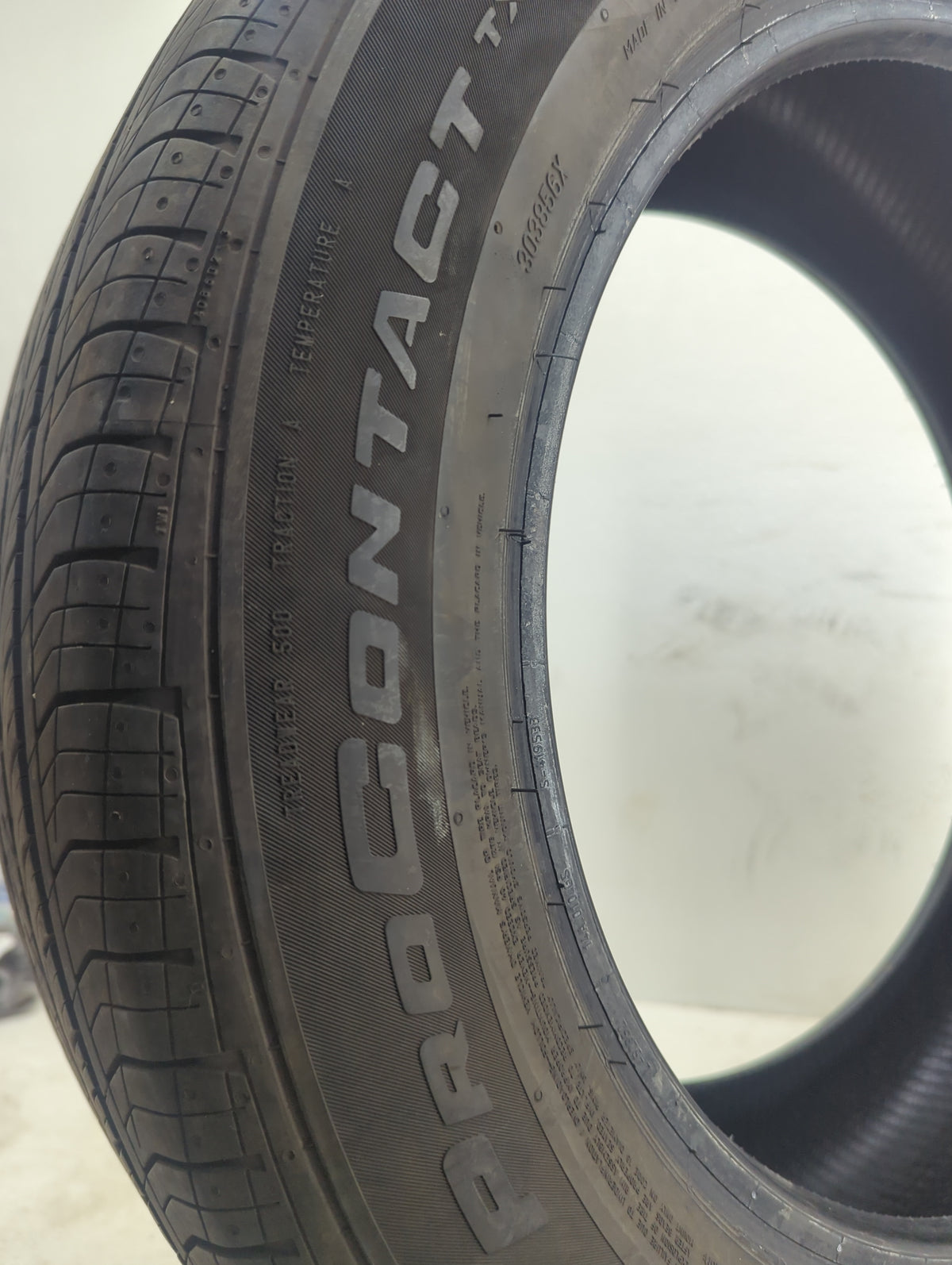Used Tire 225/60R18 CONTINENTAL PROCONTRACT TX 100H - Tread Depth 7/32 - Oemusedautoparts1.com