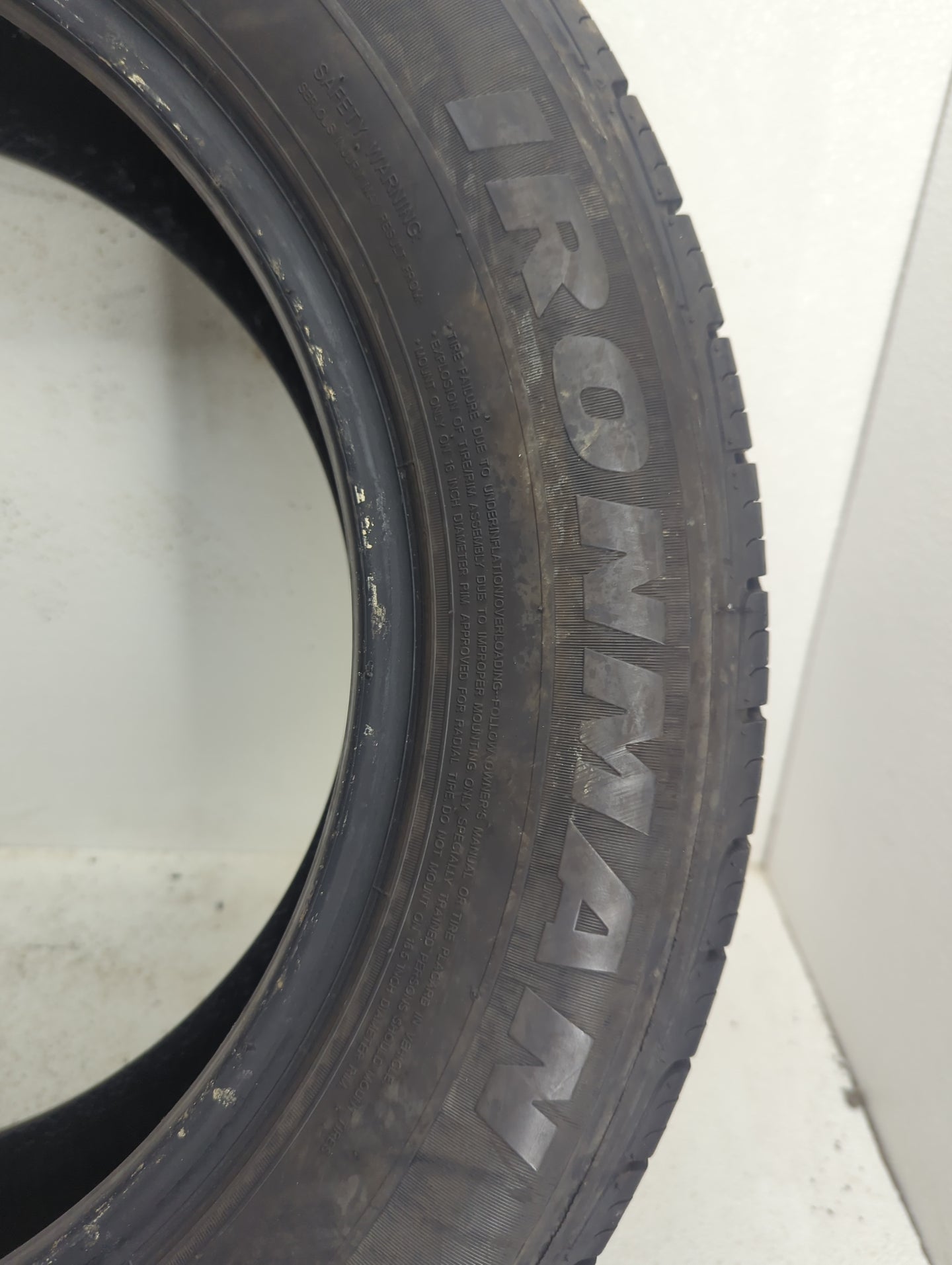 Used Tire 205/60R16 IRONMAN GR906 92H - Tread Depth 9/32 - Oemusedautoparts1.com