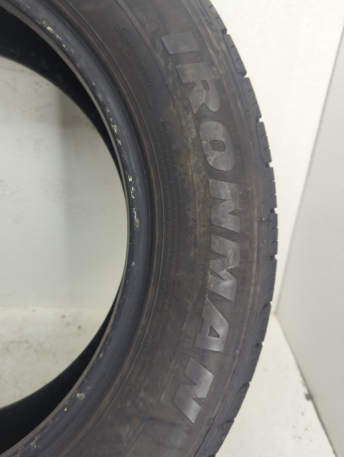 Used Tire 205/60R16 IRONMAN GR906 92H - Tread Depth 9/32 - Oemusedautoparts1.com