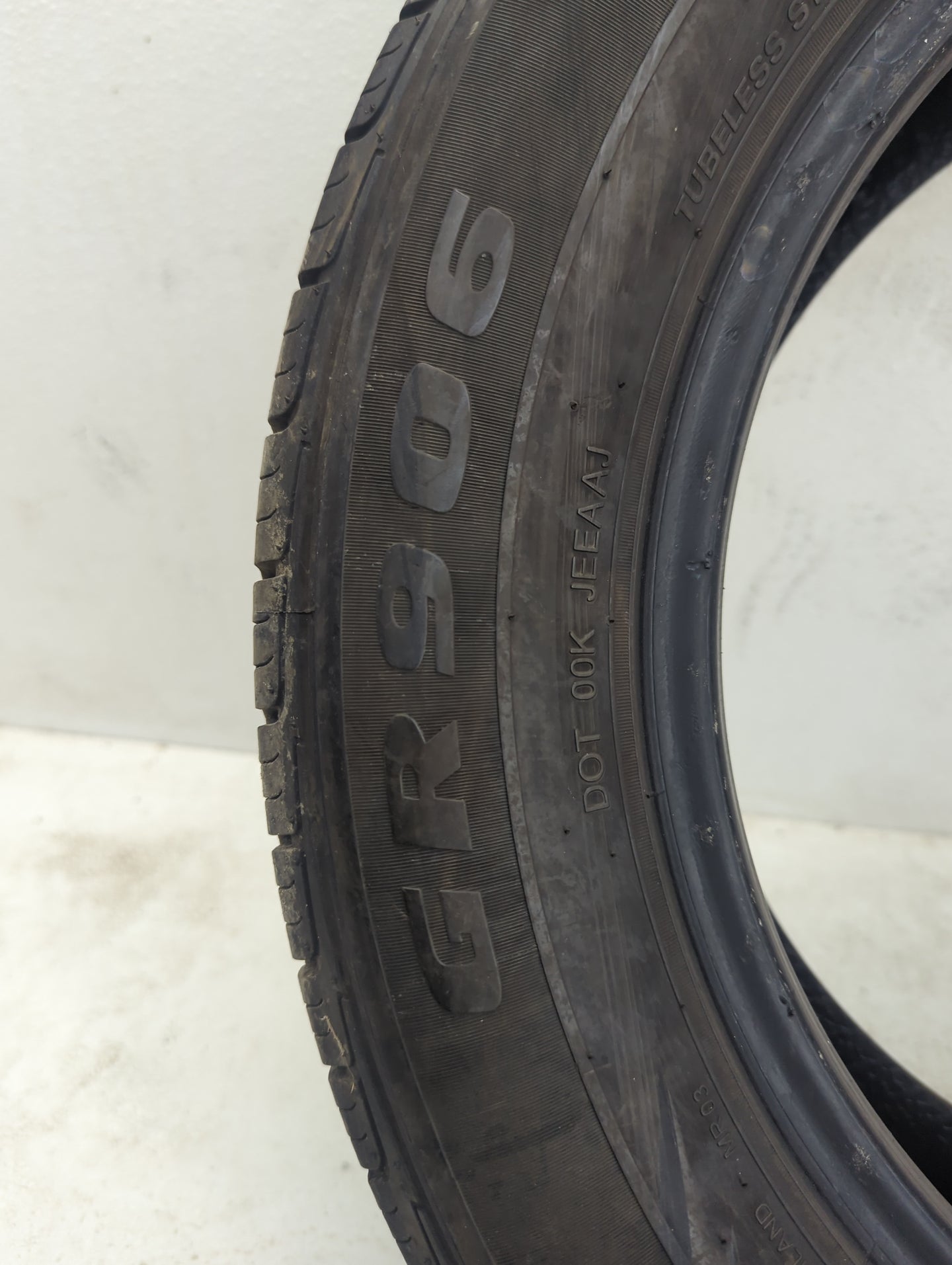 Used Tire 205/60R16 IRONMAN GR906 92H - Tread Depth 9/32 - Oemusedautoparts1.com