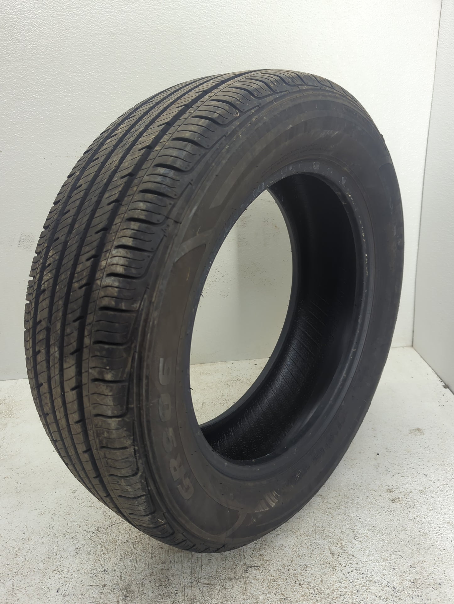 Used Tire 205/60R16 IRONMAN GR906 92H - Tread Depth 9/32 - Oemusedautoparts1.com