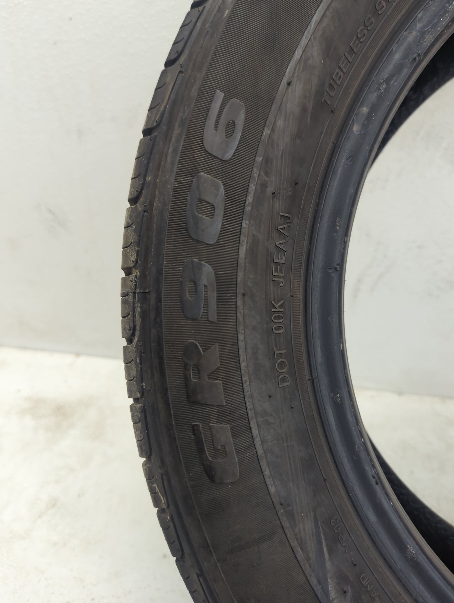 Used Tire 205/60R16 IRONMAN GR906 92H - Tread Depth 9/32 - Oemusedautoparts1.com