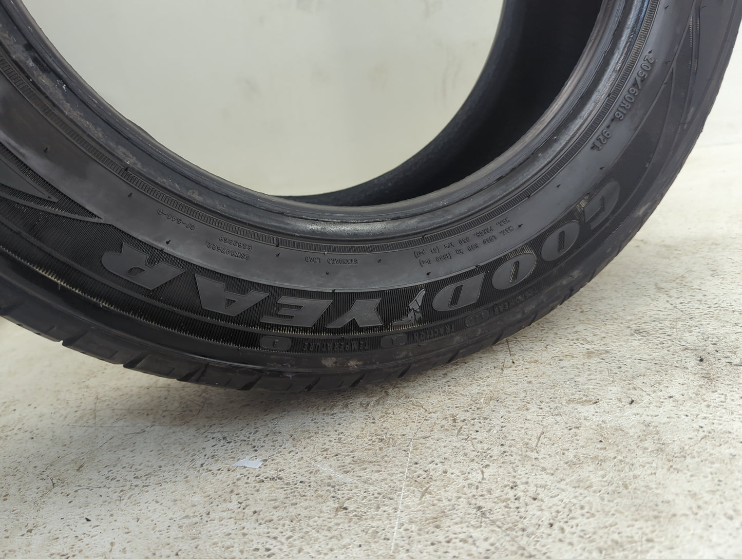 Used Tire 205/60R16 GOODYEAR ASSURANCE 92T - Tread Depth 6.5/32 - Oemusedautoparts1.com