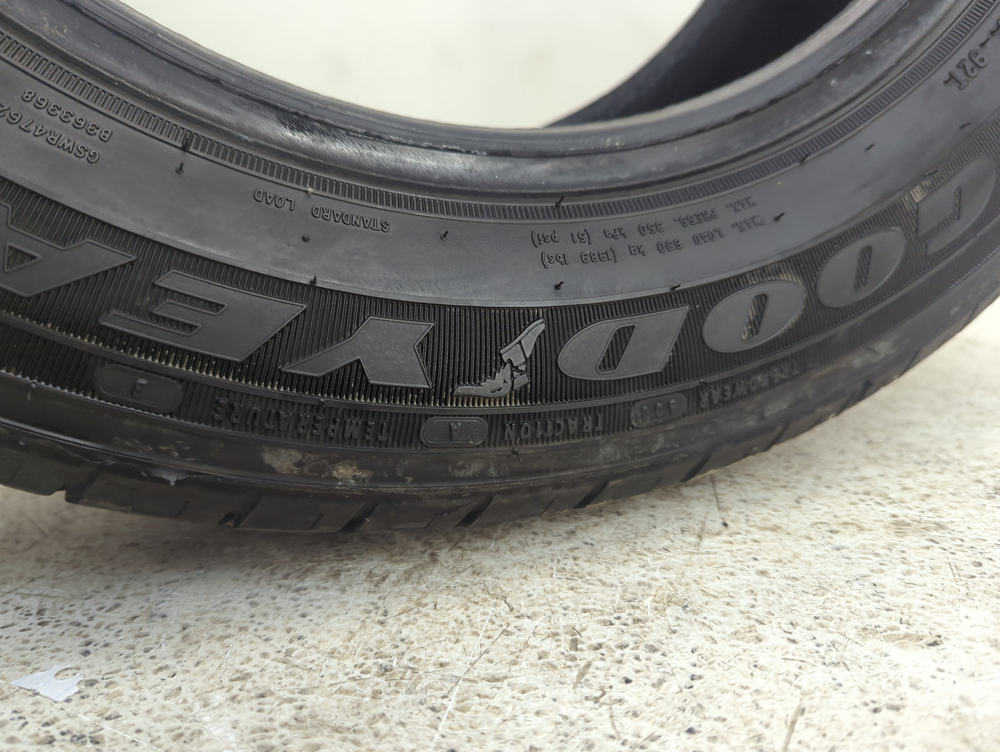Used Tire 205/60R16 GOODYEAR ASSURANCE 92T - Tread Depth 6.5/32 - Oemusedautoparts1.com