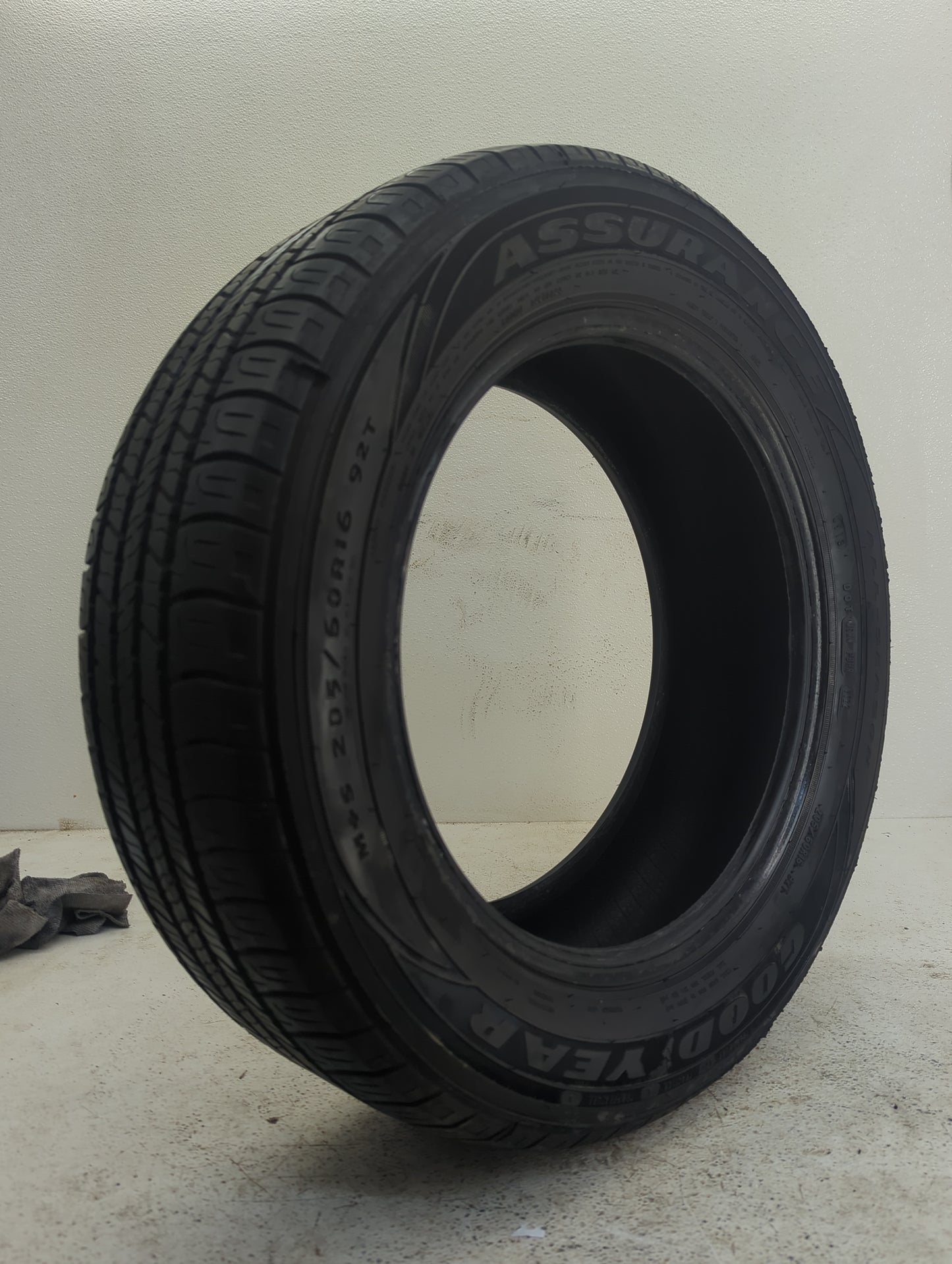 Used Tire 205/60R16 GOODYEAR ASSURANCE 92T - Tread Depth 6.5/32 - Oemusedautoparts1.com