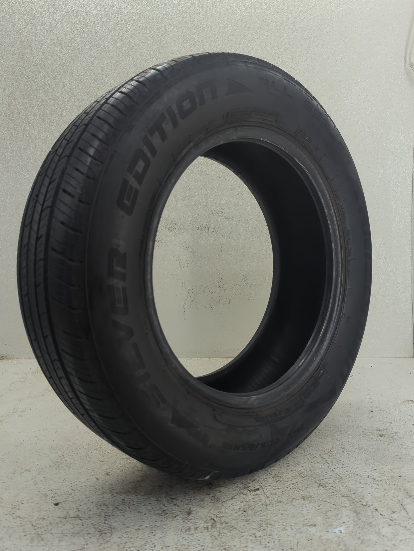 Used Tire 205/65R16 ARIZONIAN SILVER EDITION ALL SEASON 95H - 6.5/32 - Oemusedautoparts1.com