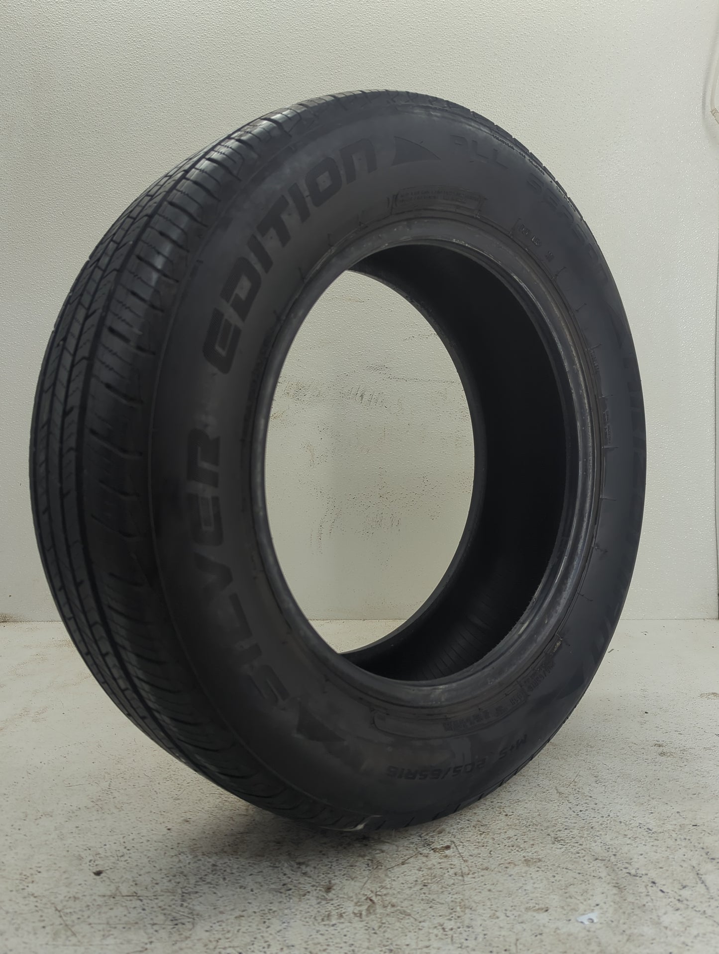 Used Tire 205/65R16 ARIZONIAN SILVER EDITION ALL SEASON 95H - 6.5/32 - Oemusedautoparts1.com