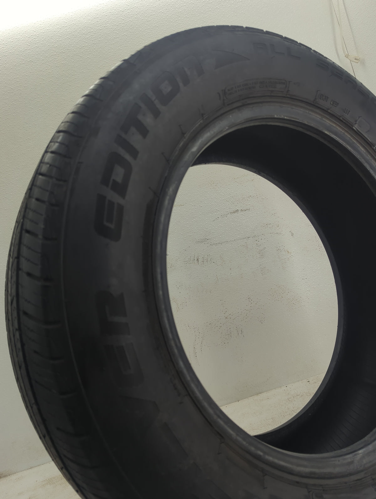 Used Tire 205/65R16 ARIZONIAN SILVER EDITION ALL SEASON 95H - 6.5/32 - Oemusedautoparts1.com