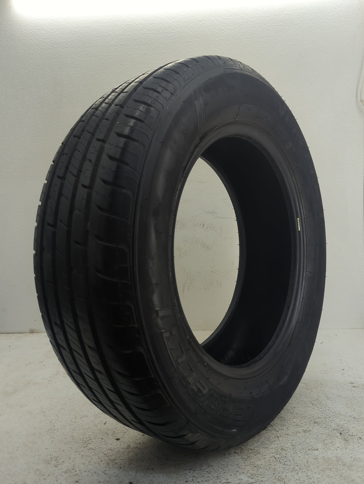 Used Tire 225/55R17 VERCELLI 106V - Tread Depth 8.5/32 - Oemusedautoparts1.com