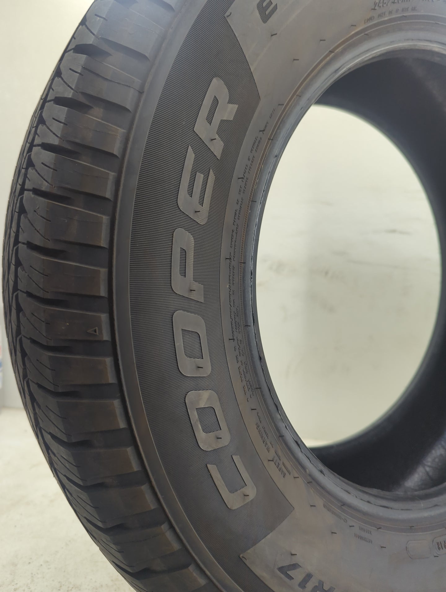 Used Tire 245/70R17 COOPER EVOLUTION HT2 110S - Tread Depth 12.5/32 - Oemusedautoparts1.com