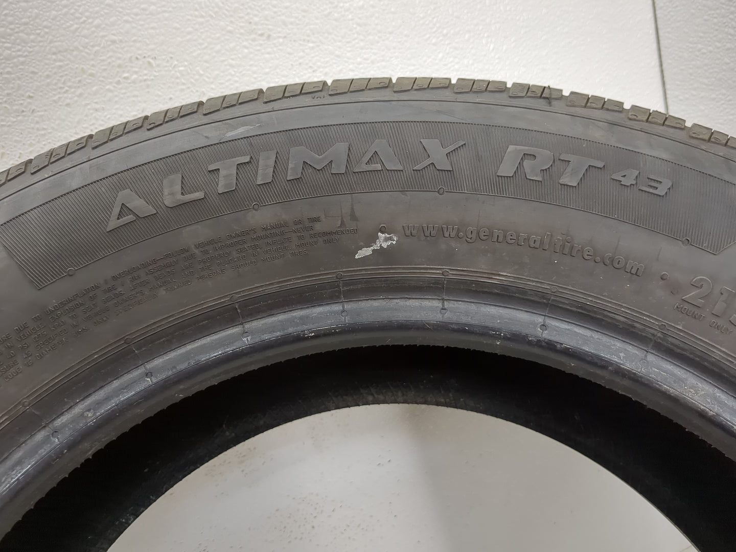 Used Tire 215/60R16 GENERAL ALTIMAX RT43 95V - Tread Depth 10/32 - Oemusedautoparts1.com