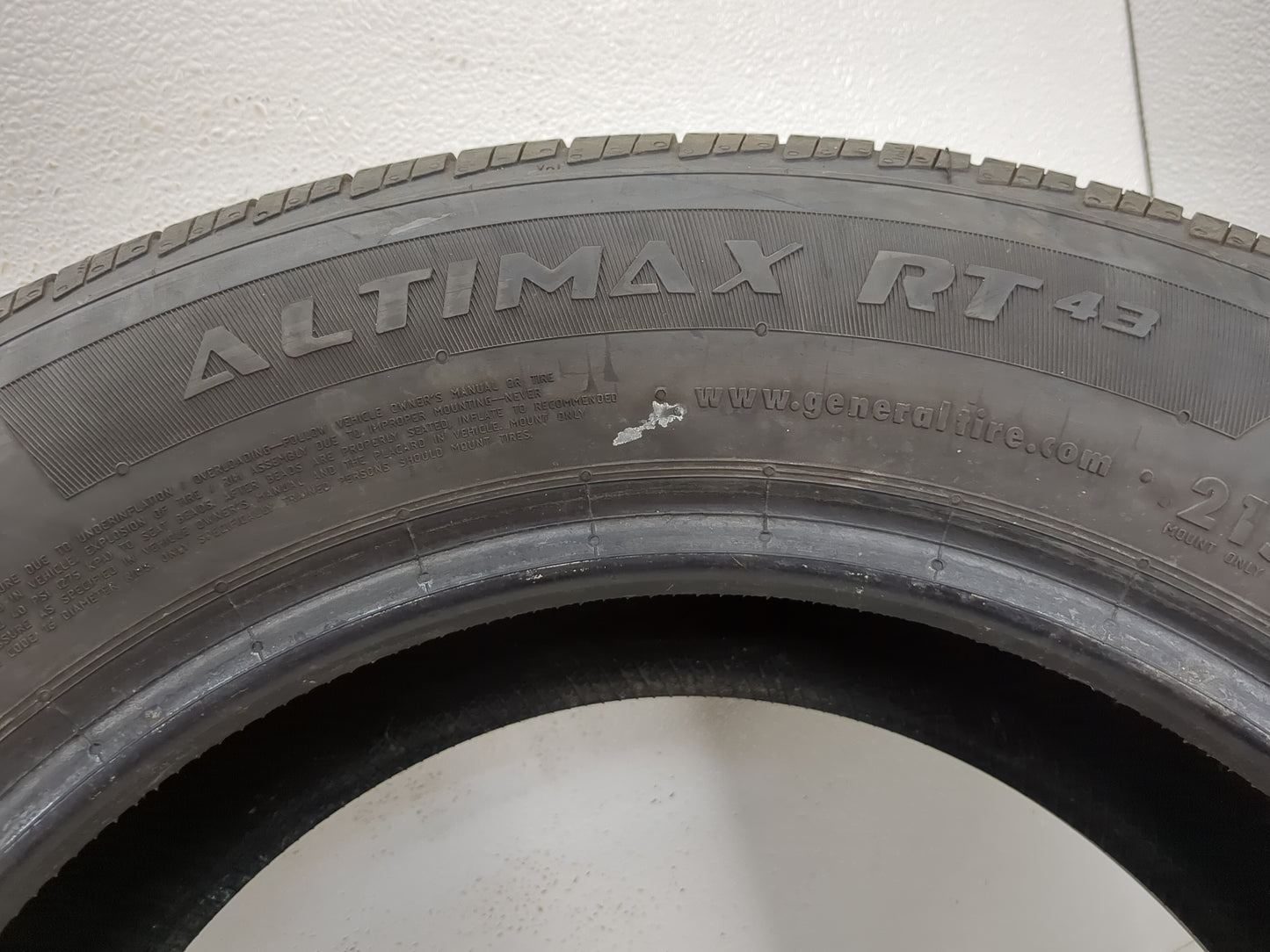 Used Tire 215/60R16 GENERAL ALTIMAX RT43 95V - Tread Depth 10/32 - Oemusedautoparts1.com