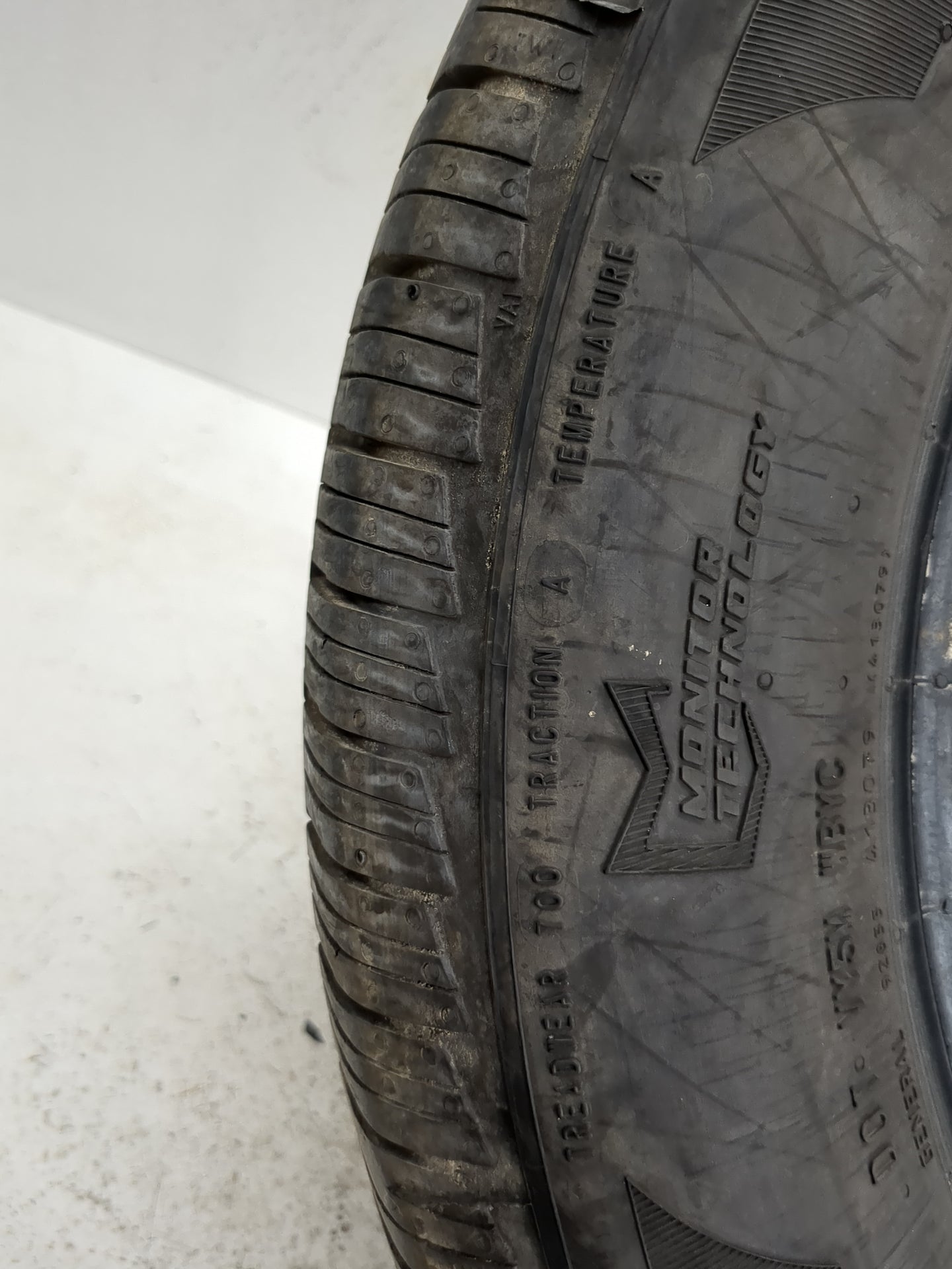 Used Tire 215/60R16 GENERAL ALTIMAX RT43 95V - Tread Depth 10/32 - Oemusedautoparts1.com