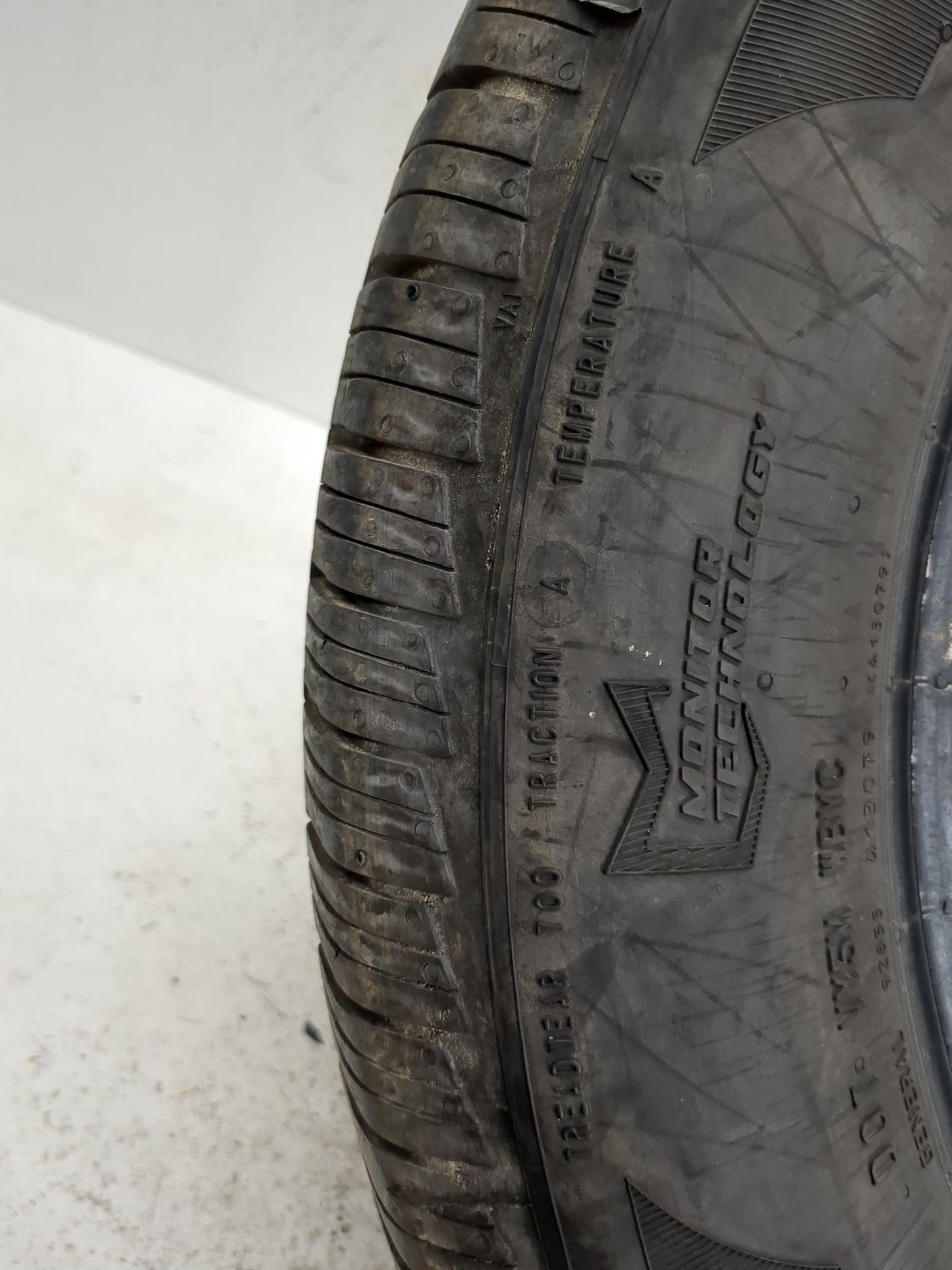 Used Tire 215/60R16 GENERAL ALTIMAX RT43 95V - Tread Depth 10/32 - Oemusedautoparts1.com