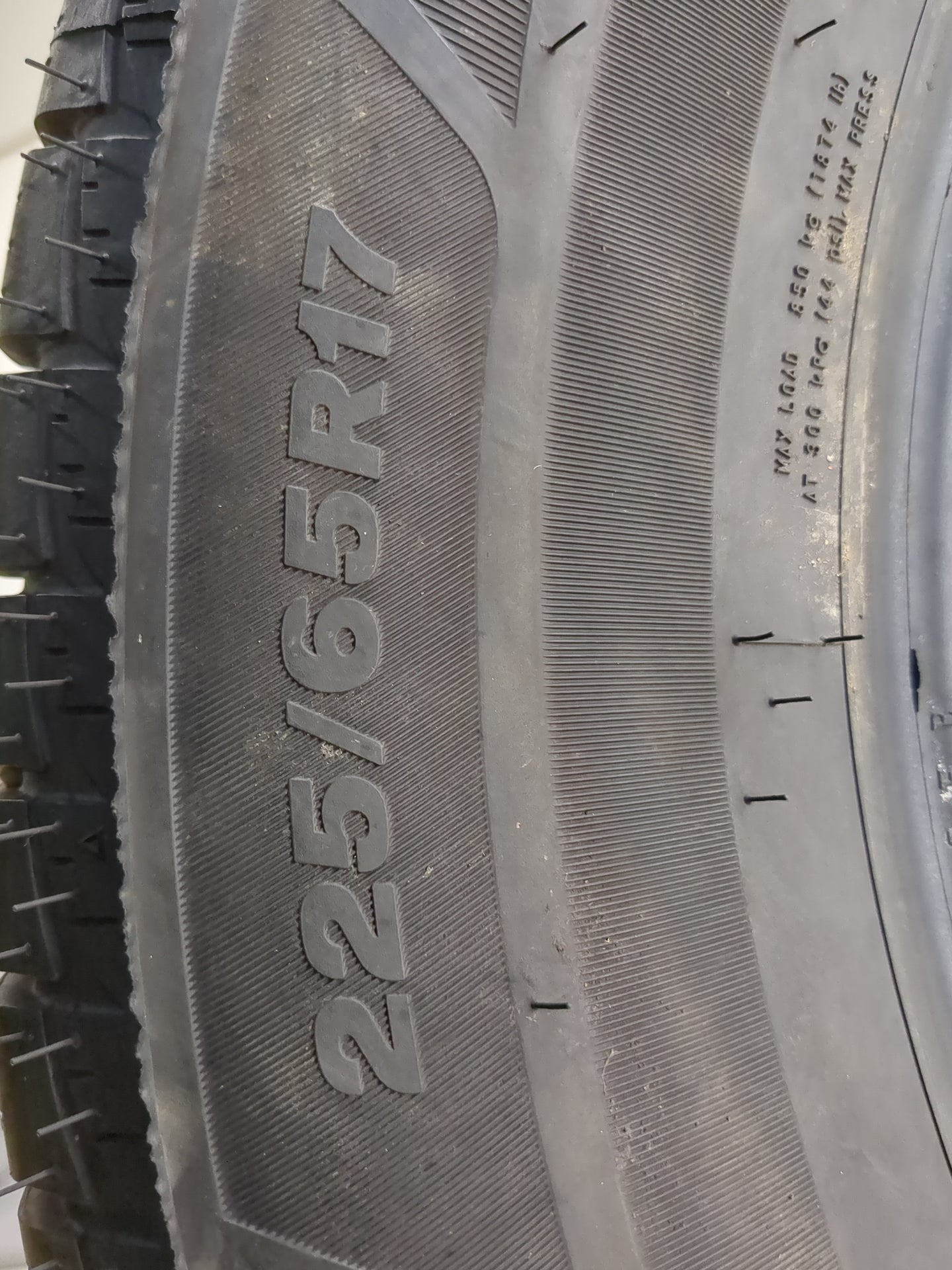 Used Tire 225/65R17 BRIDGESTONE WEATHERPEAK 102H - Tread Depth 10/32 - Oemusedautoparts1.com