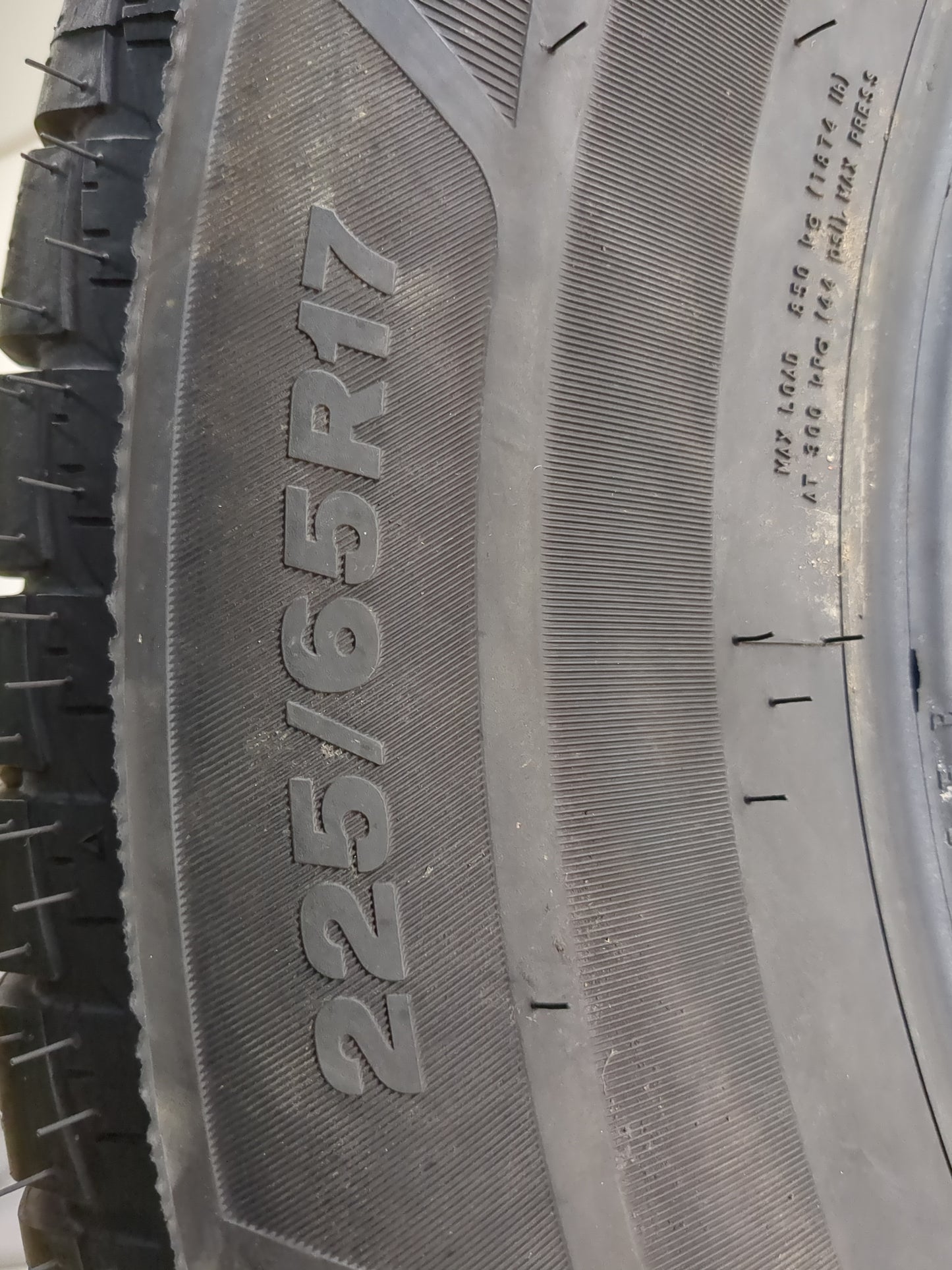 Used Tire 225/65R17 BRIDGESTONE WEATHERPEAK 102H - Tread Depth 10/32 - Oemusedautoparts1.com